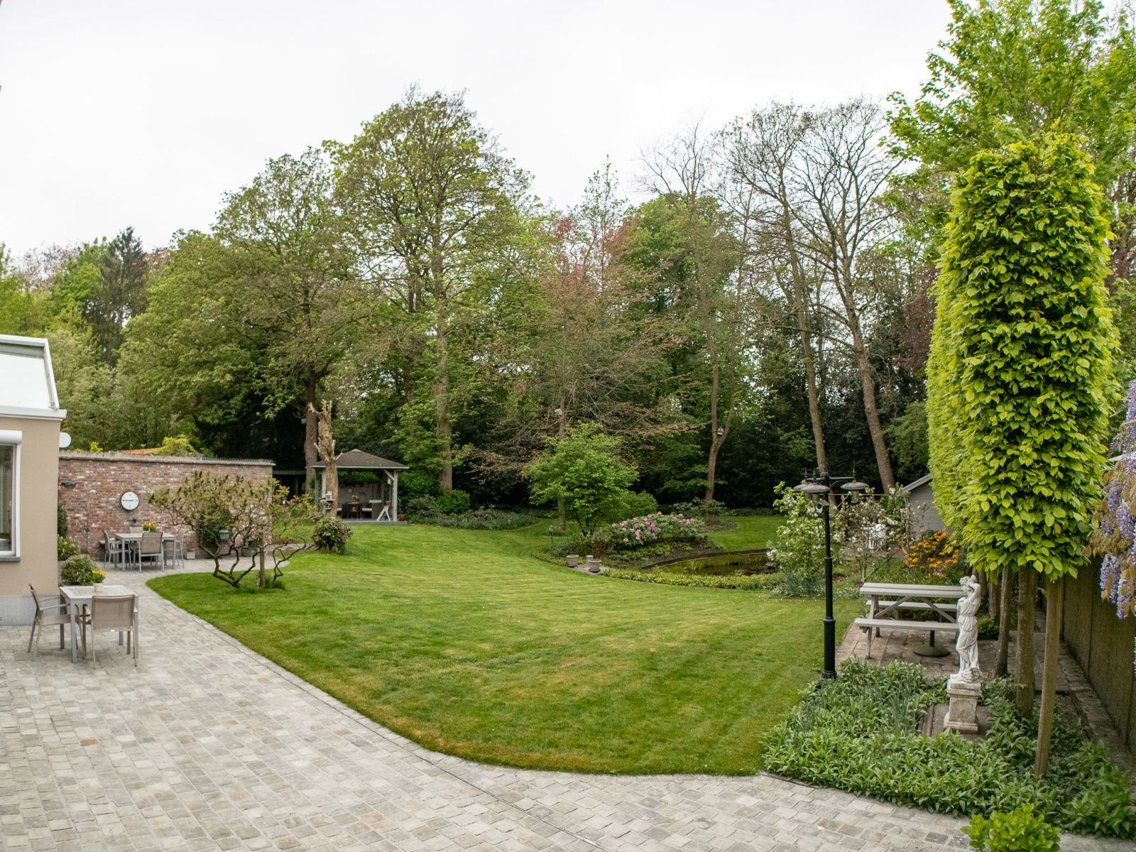 Uniek gerestaureerde meesterwoning met parktuin foto 4