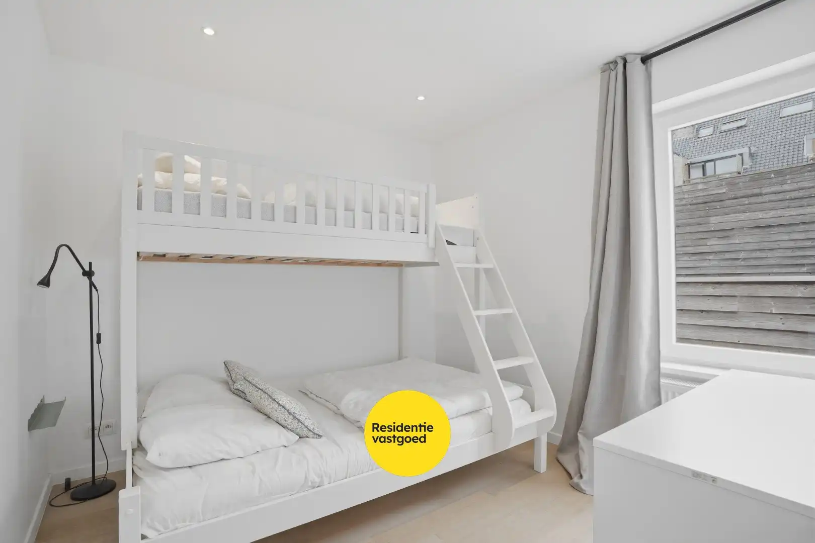 Subliem gerenoveerde herenwoning met 6 slaapkamers inclusief garage in Nieuwpoort-Stad op 135m² foto 19