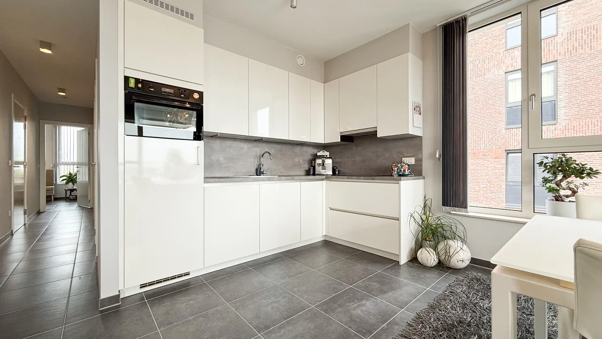 Instapklaar appartement met vrij uitzicht en parkeerplaats! foto 11