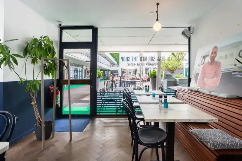 Prachtig handelspand met veel RUIMTE EN ETALAGE, gratis parking! TOPlocatie Patio Donk! foto 13
