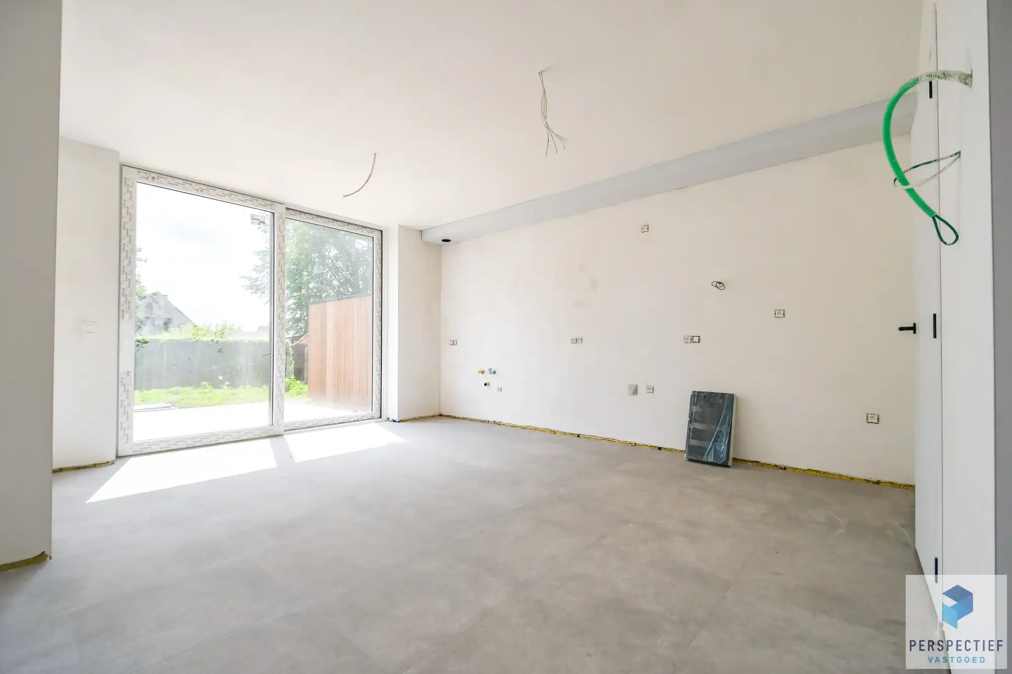 Rustig gelegen afgewerkte moderne nieuwbouwwoning (BEN) met garage en tuin foto 5