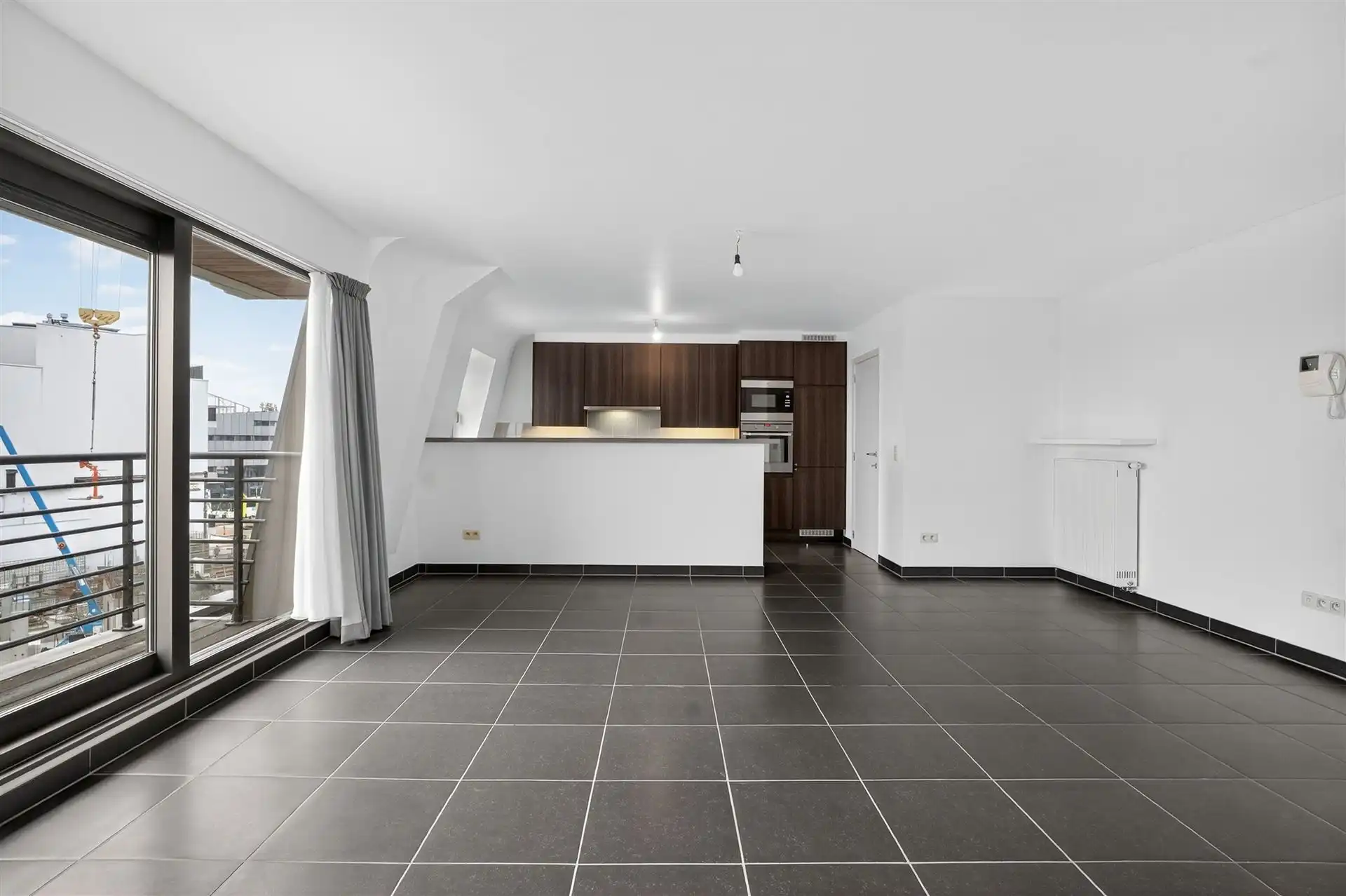 CENTRALE LIGGING / STAANPLAATS foto 9