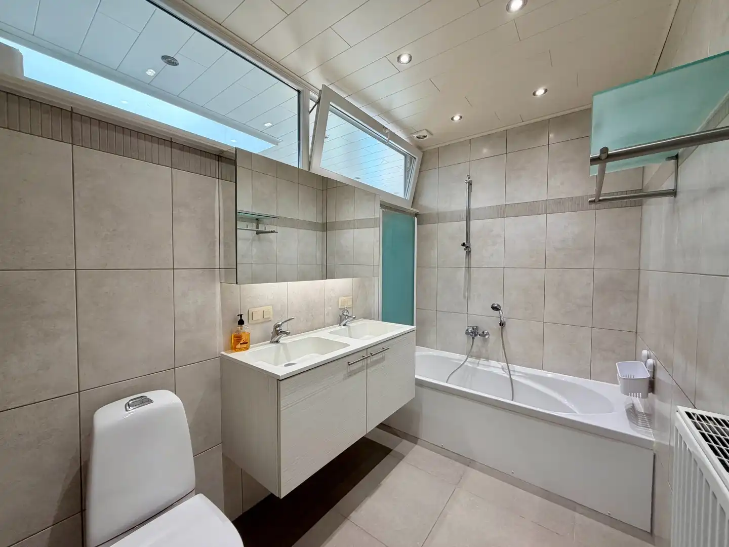 Instapklare woning met 3 slaapkamers, omheinde tuin & garage te Aalbeke! foto 8