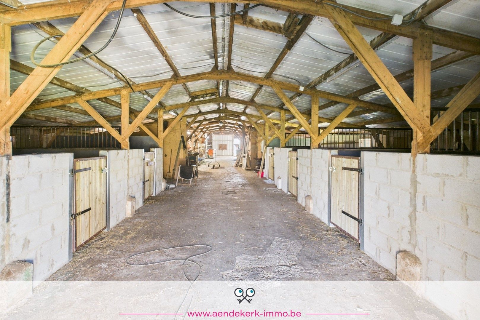 Ruime, te renoveren, woning met loods/stal in As foto 30