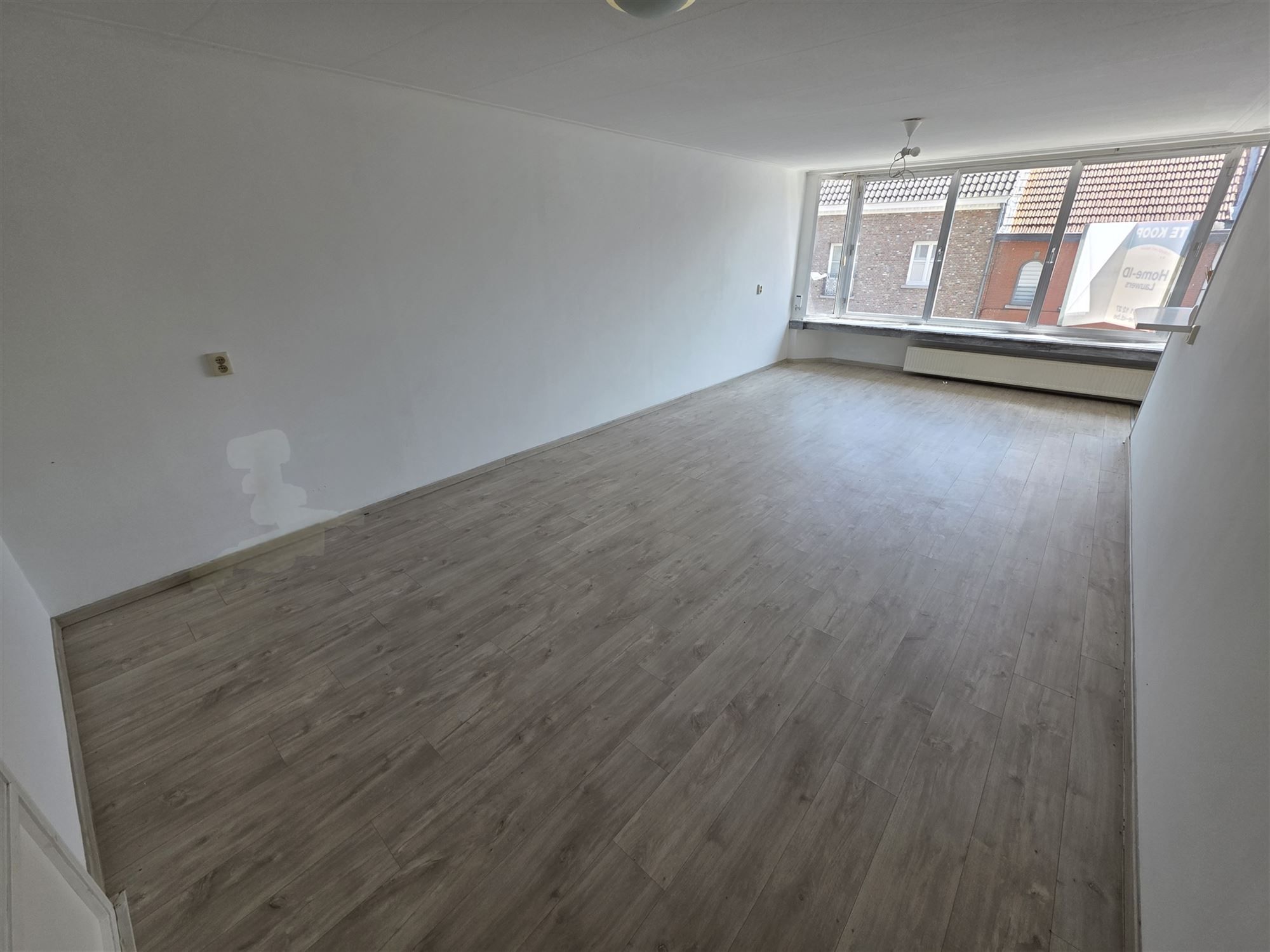 Ruim 2-slaapkamer appartement met overdekte garage. foto 7
