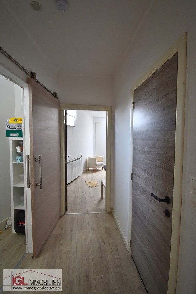 Modern gelijkvloers appartement met 1 slaapkamer en staanplaats foto 7