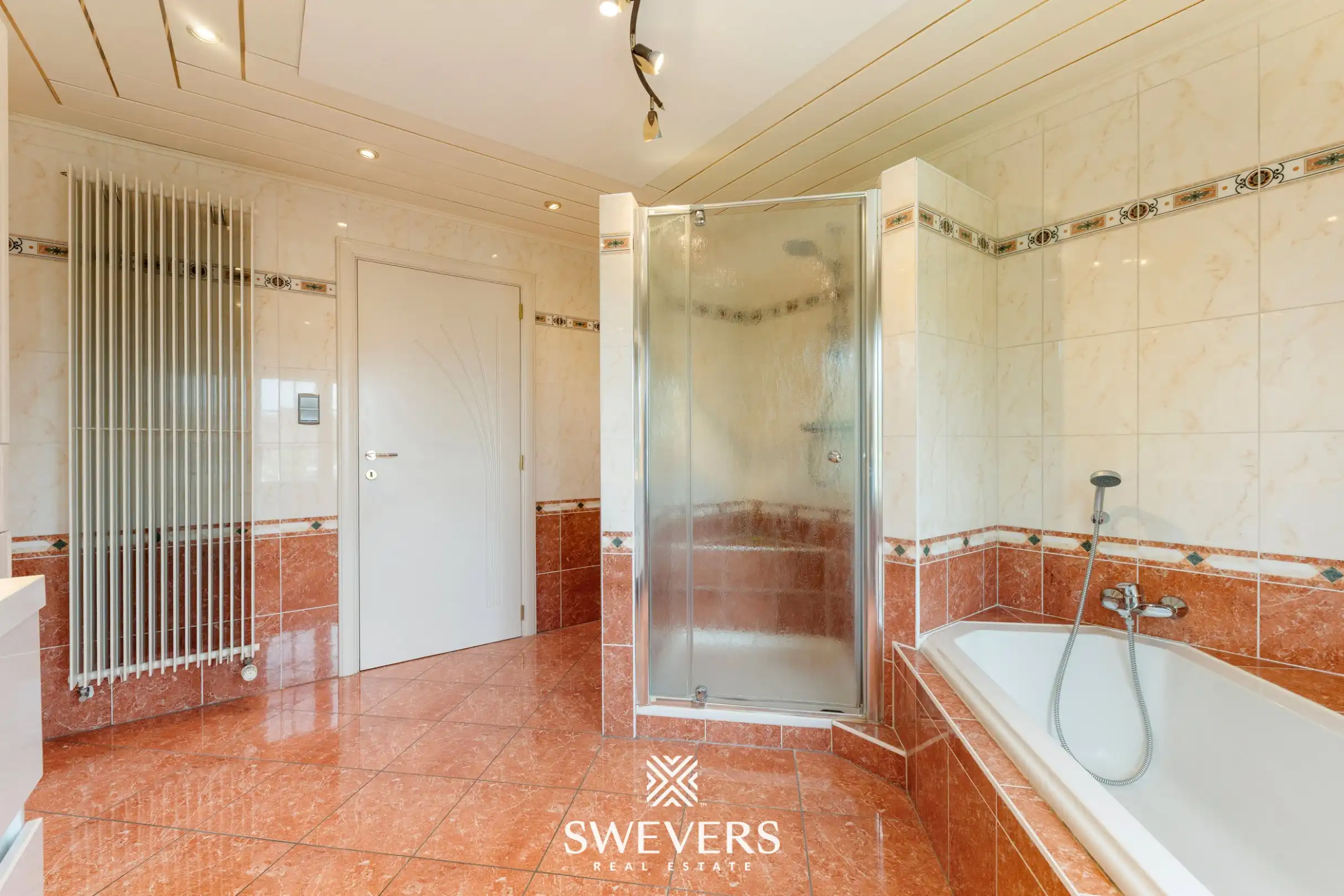 Ruime en instapklare villa met 5 slaapkamers op een perceel van 22a 96ca foto 23