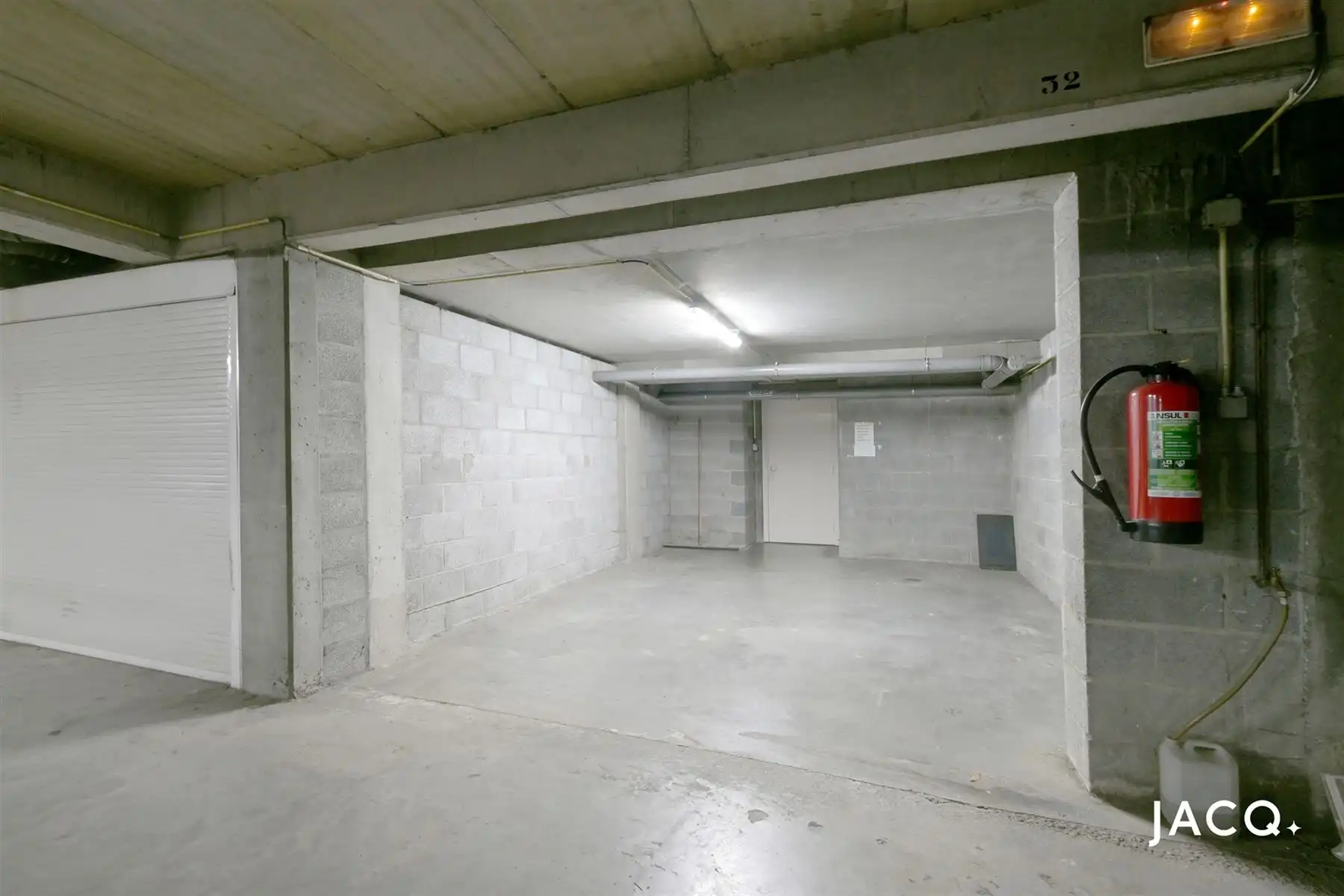 Instapklaar dakappartement met 2 à 3 slpk's, terras en mogelijk autostaanplaats! foto 24