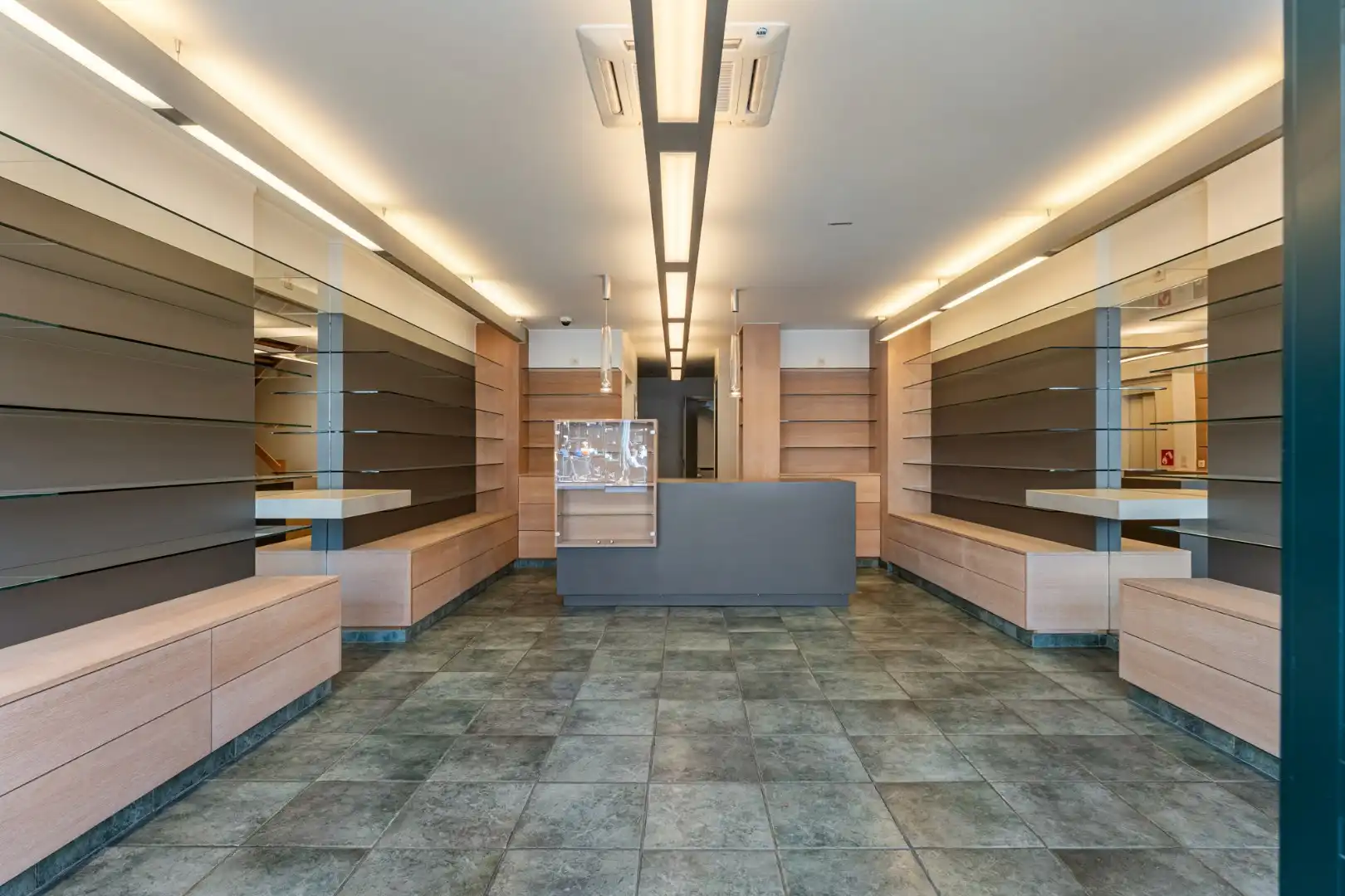 Handelshuis op commerciële topligging aan de Grote Markt  foto 3