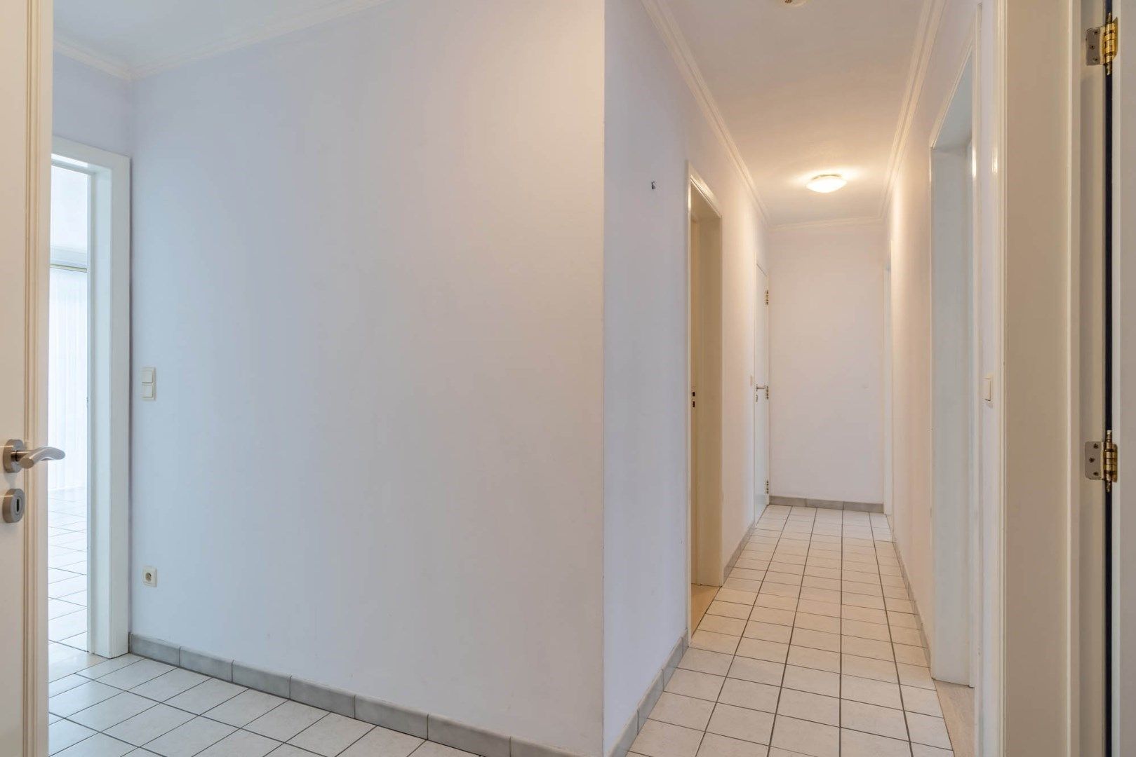 IN OPTIE - Zeer ruim en netjes verzorgd drie-slaapkamer appartement met kelder en garage te Schoonbeek - instapklaar ! foto 5