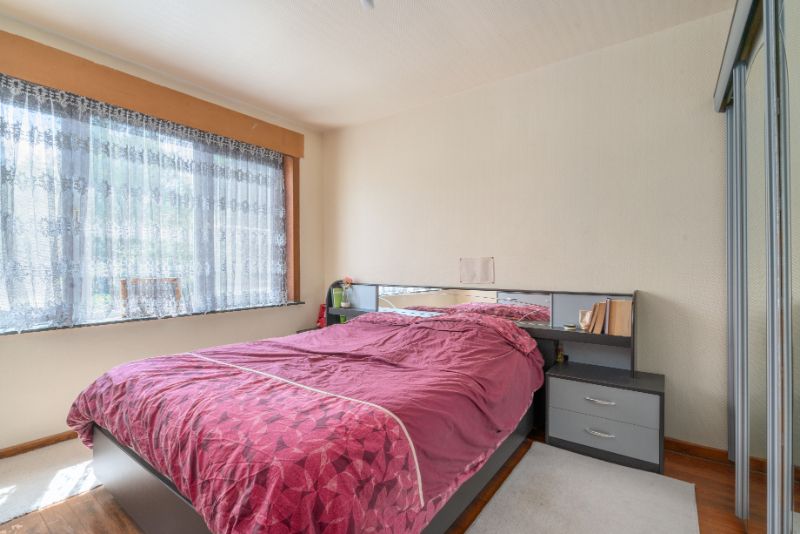 Woning met ruime tuin - dubbele garage achteraan! foto 12