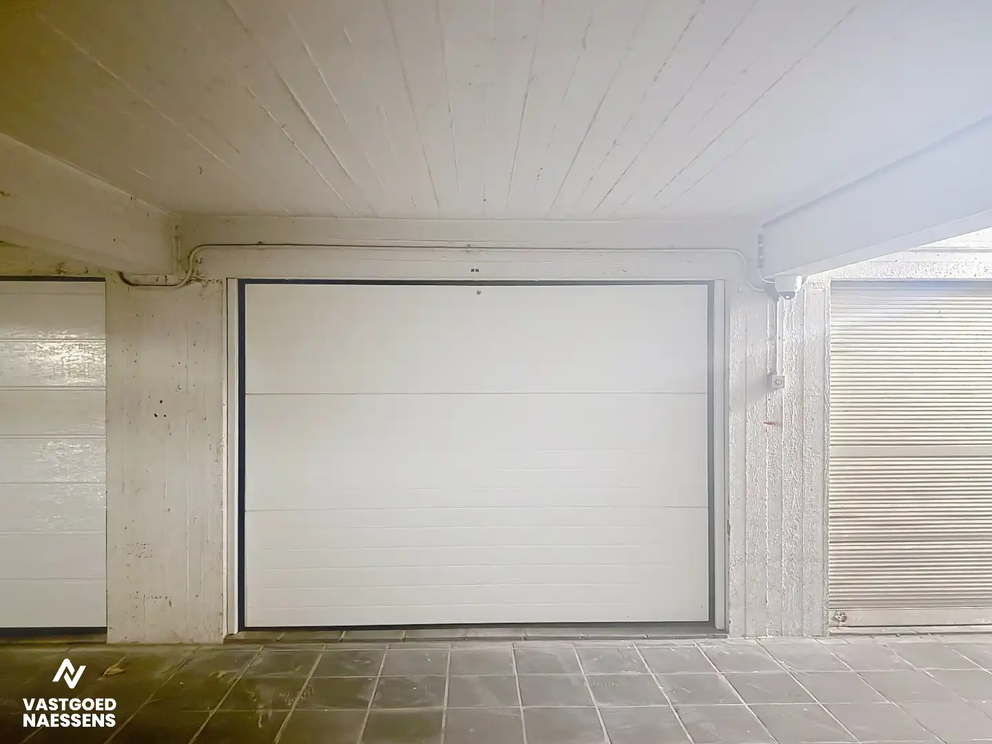 GARAGEBOX VLAKBIJ ZEEDIJK foto {{pictureIndex}}