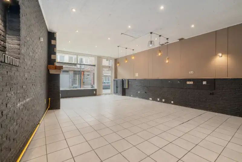 Woning met handelsruimte/bureel foto 4