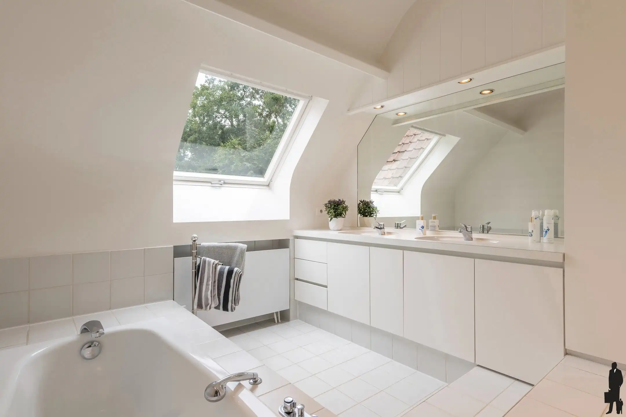 Villa met kantoor en 5 slpk. in groene rand van Turnhout foto 25