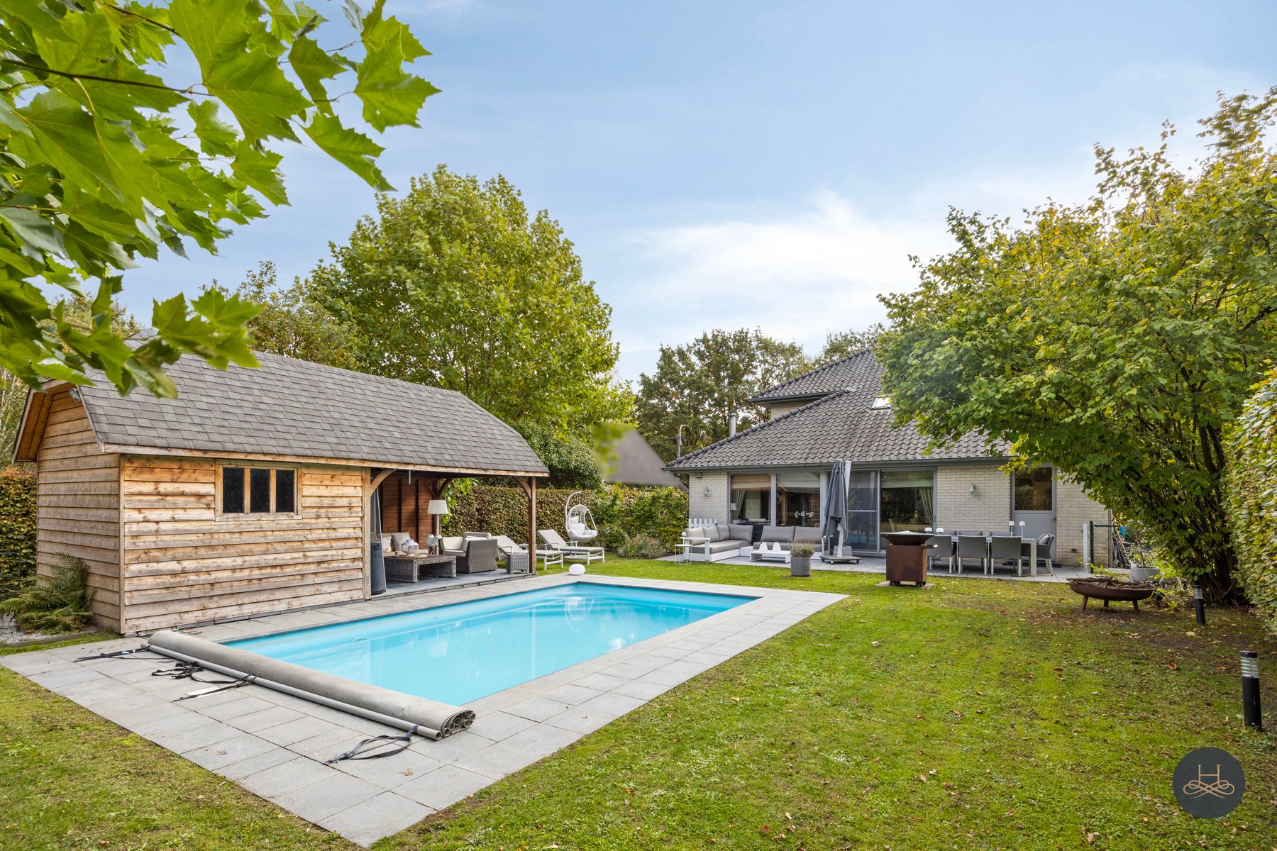 Ruime gezinswoning met zwembad in groene, rustige omgeving foto 39