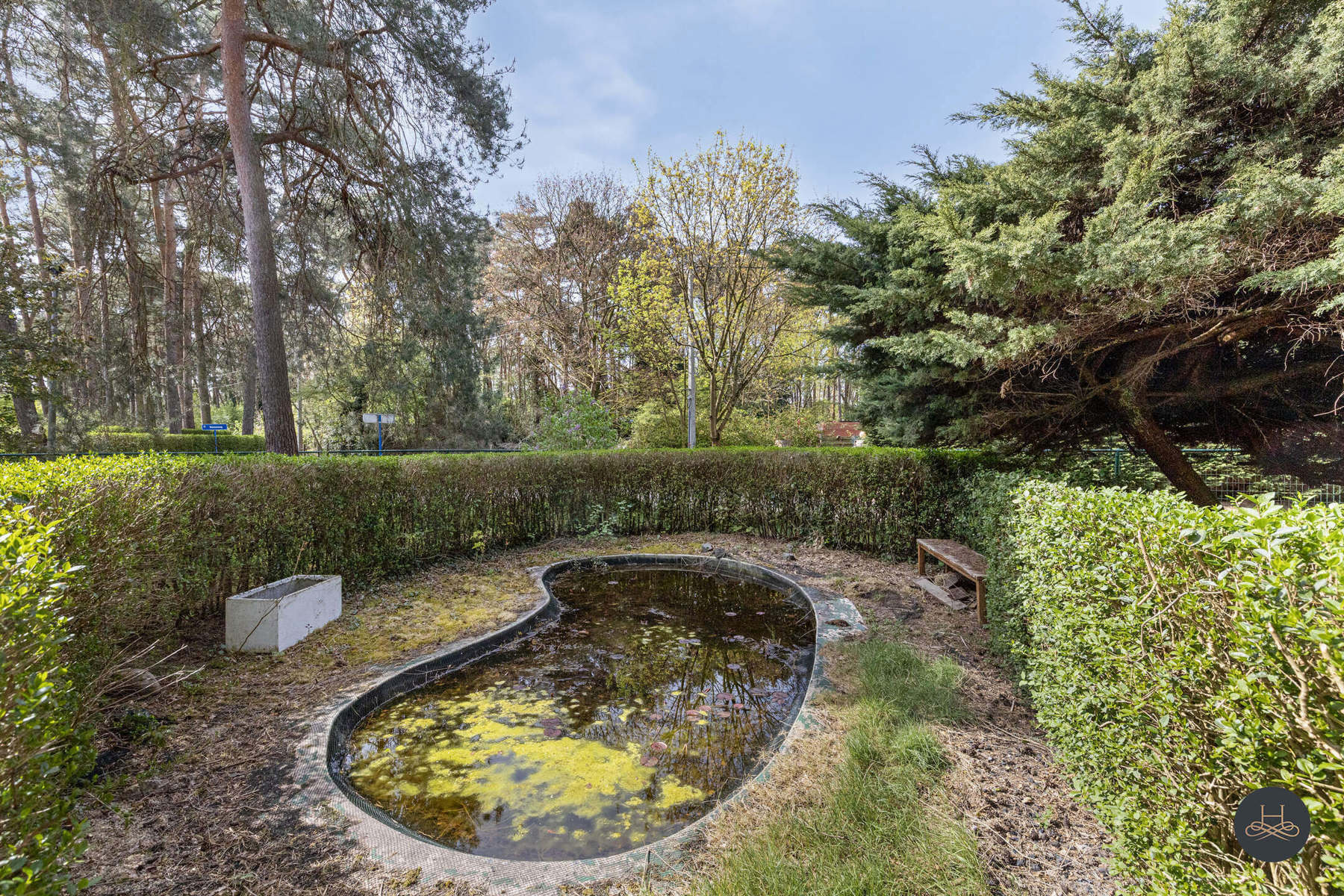 In het groen gelegen openstaande en te renoveren woning  foto 21