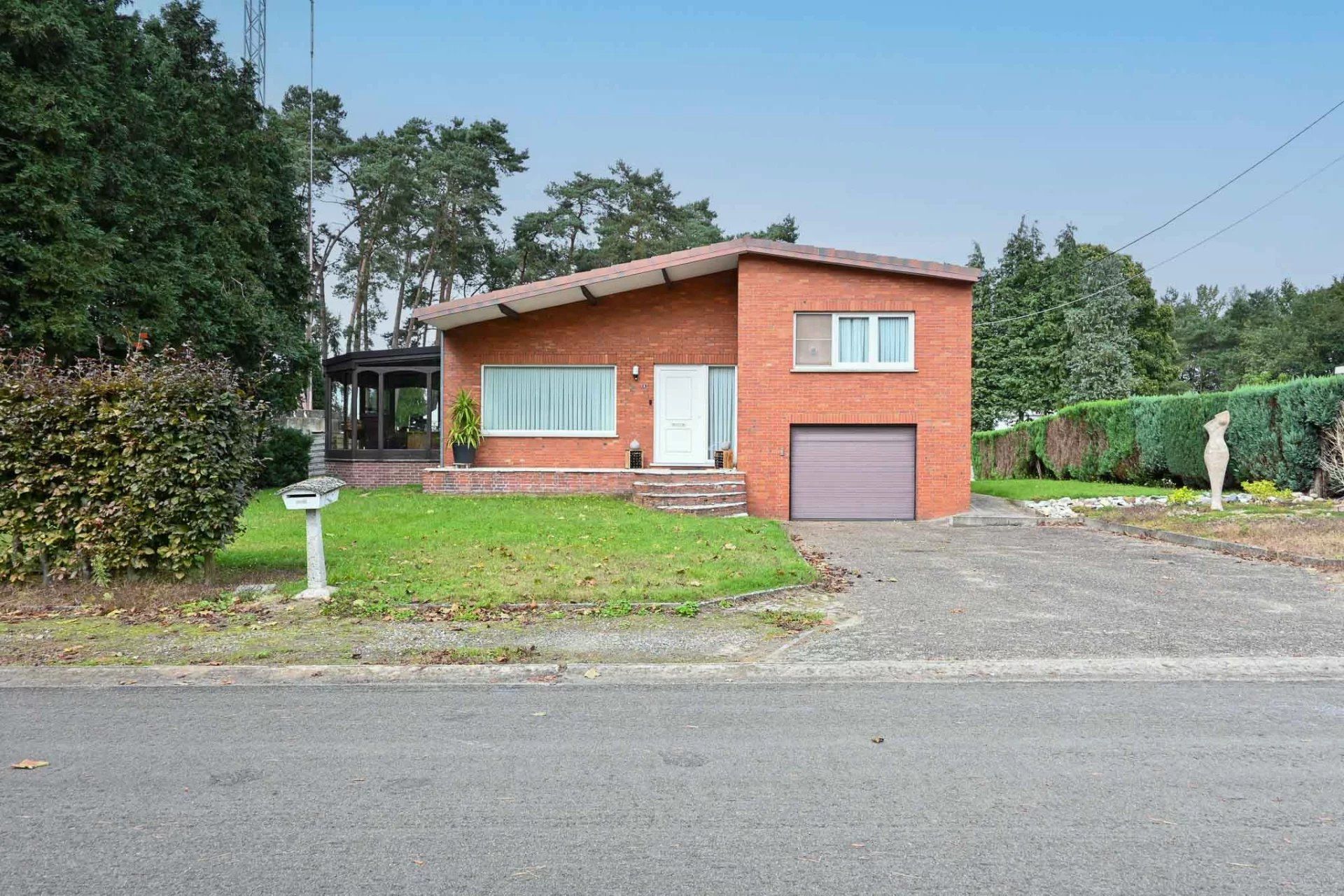 Hoofdfoto van de publicatie: Unieke split-level woning in groene omgeving te Koersel