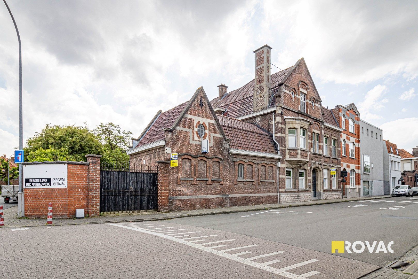 Eclectische burgerwoning met prachtige tuin in centrum Izegem foto 28