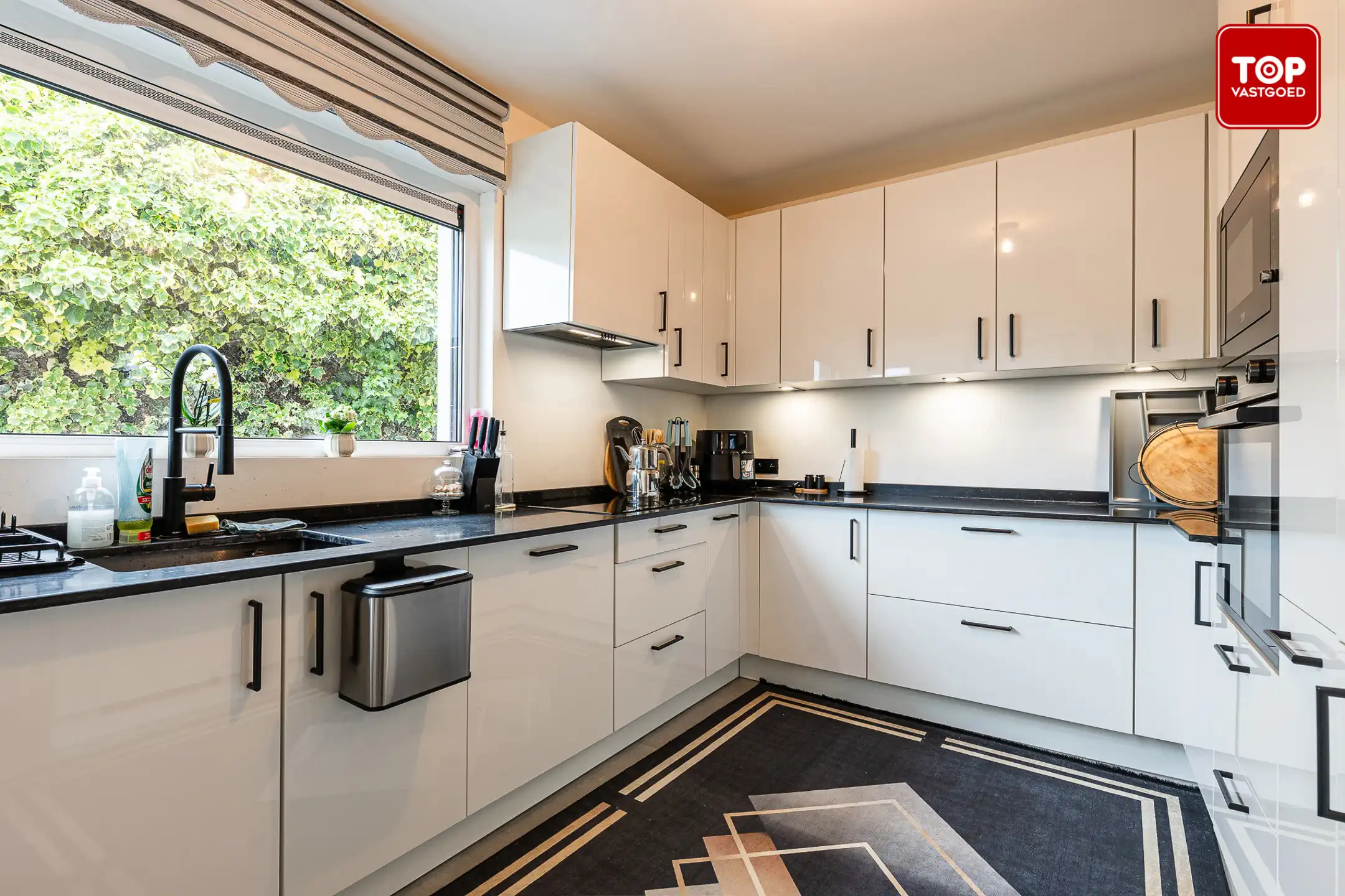 Gerenoveerde open bebouwing met 5 slaapkamers en tuin foto 7