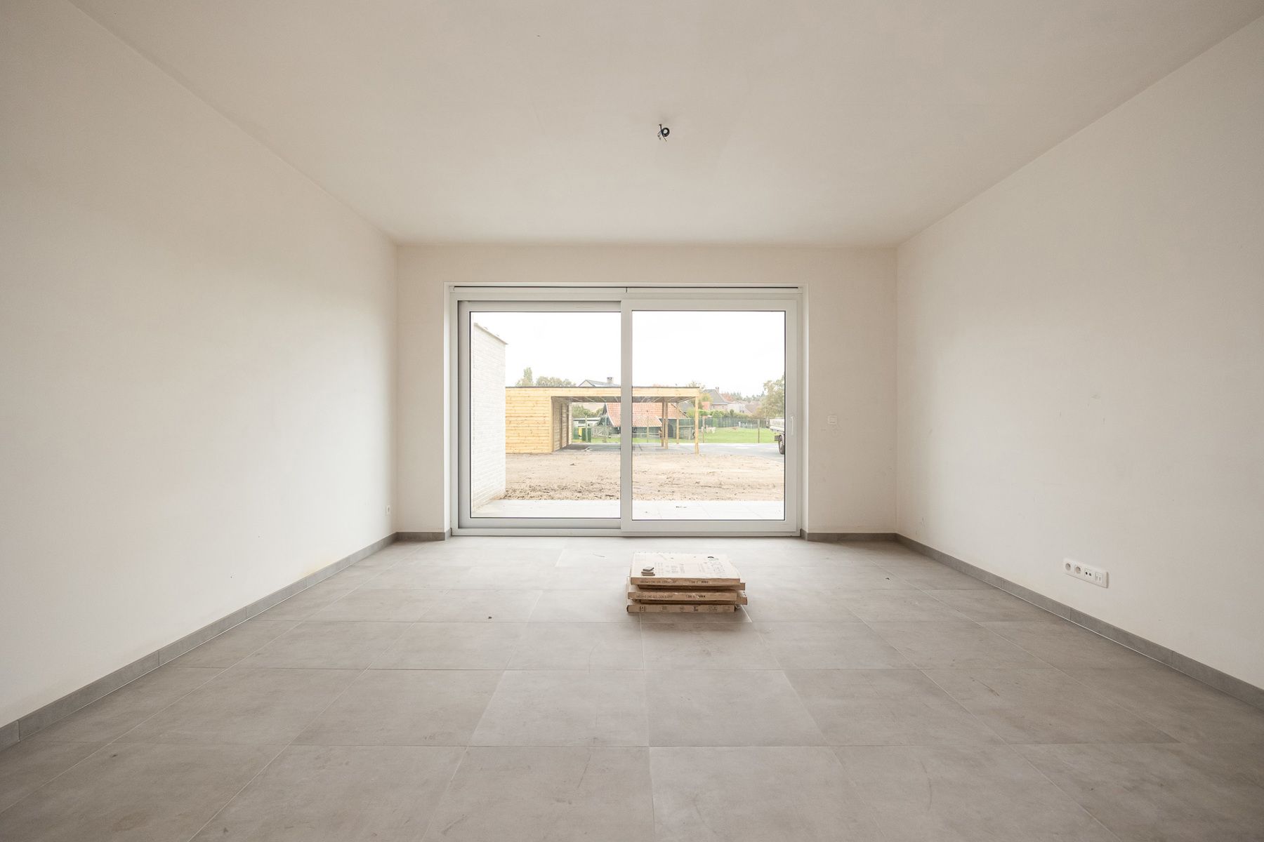 Halfopen woning met 3 slaapkamers en carport/fietsenberging op perceel van ca 320m² foto 10