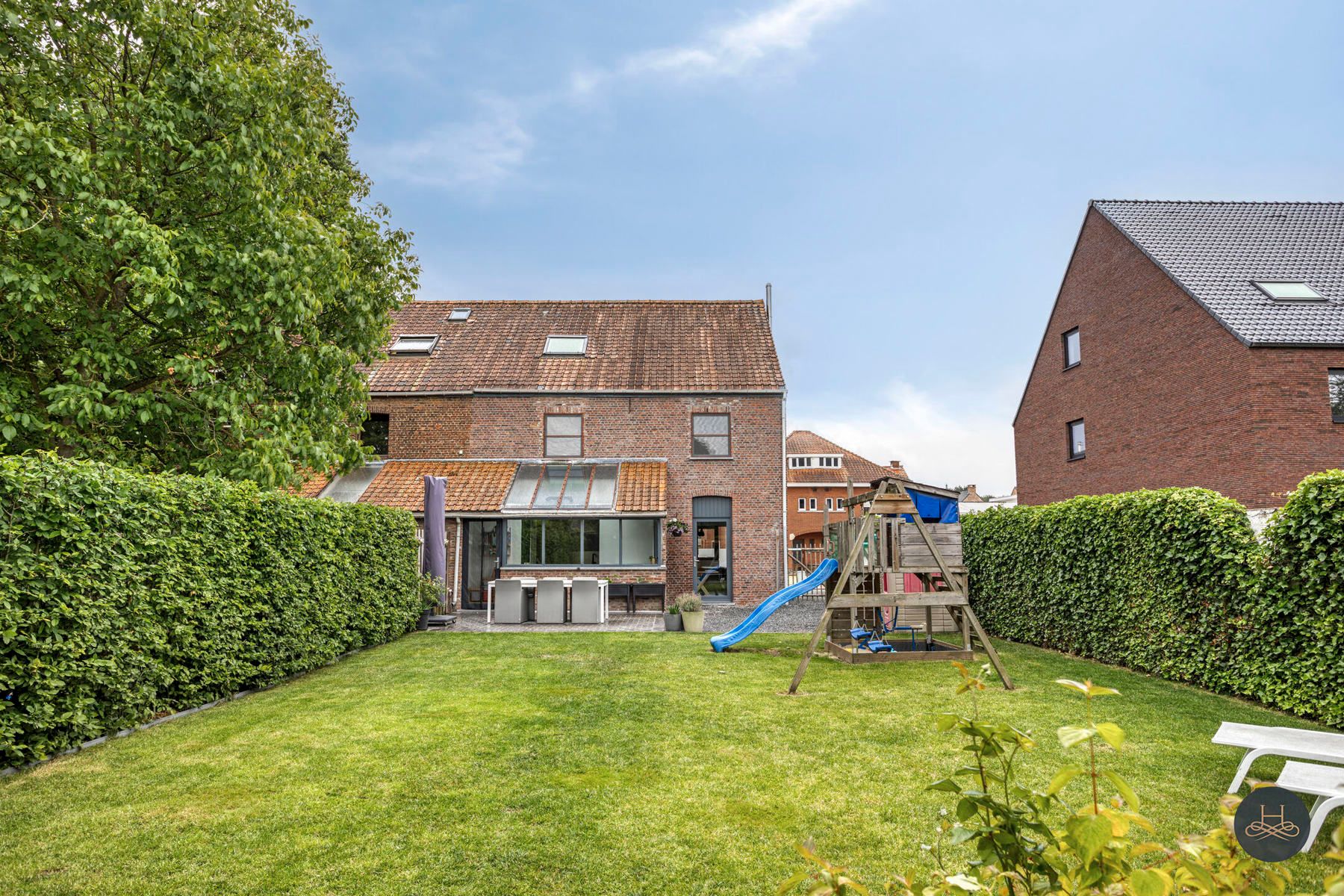 Charmante, gerenoveerde halfopen woning met grote tuin foto 6