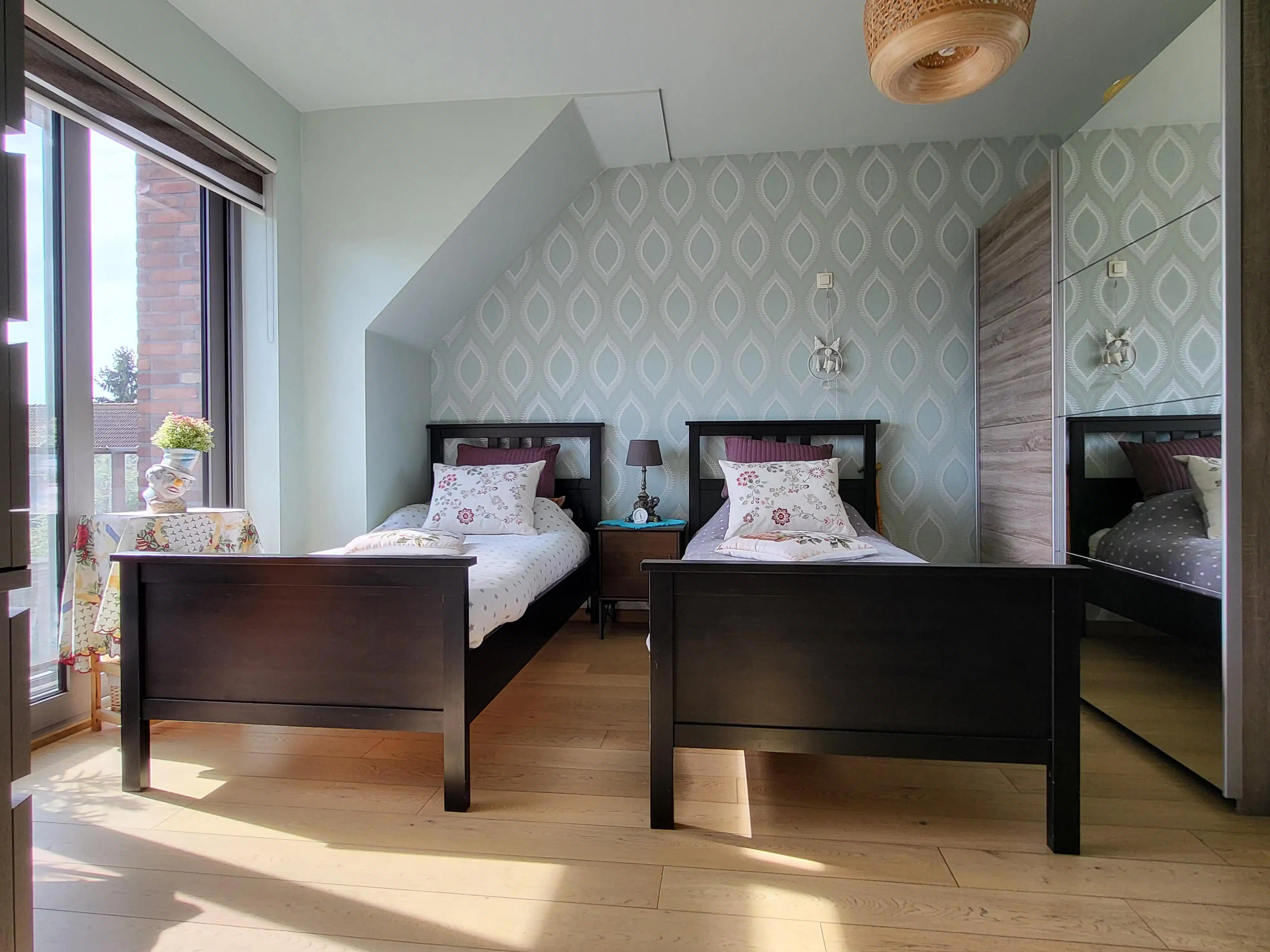 Instapklaar en energiezuinig appartement (66 m²) met zuidgerichte terrassen, ideaal gelegen in een rustige dorpsomgeving op wandelafstand van winkels, openbaar vervoer en scholen.  foto 16