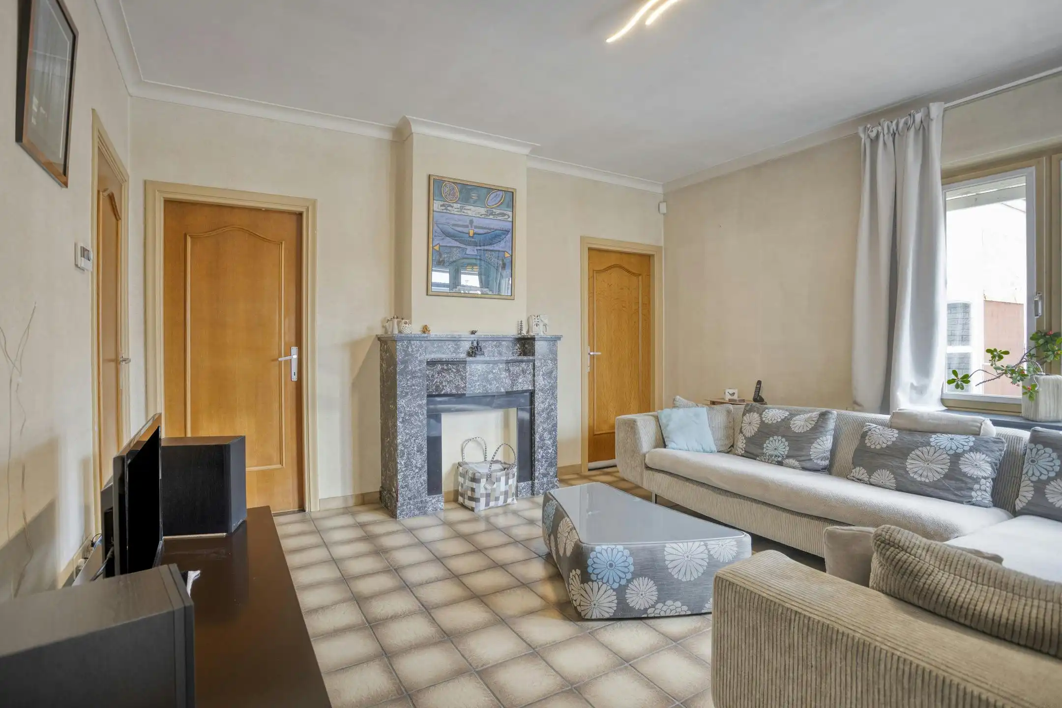 Woning met magazijn en 70 m² polyvalente ruimte in Dilsen foto 3