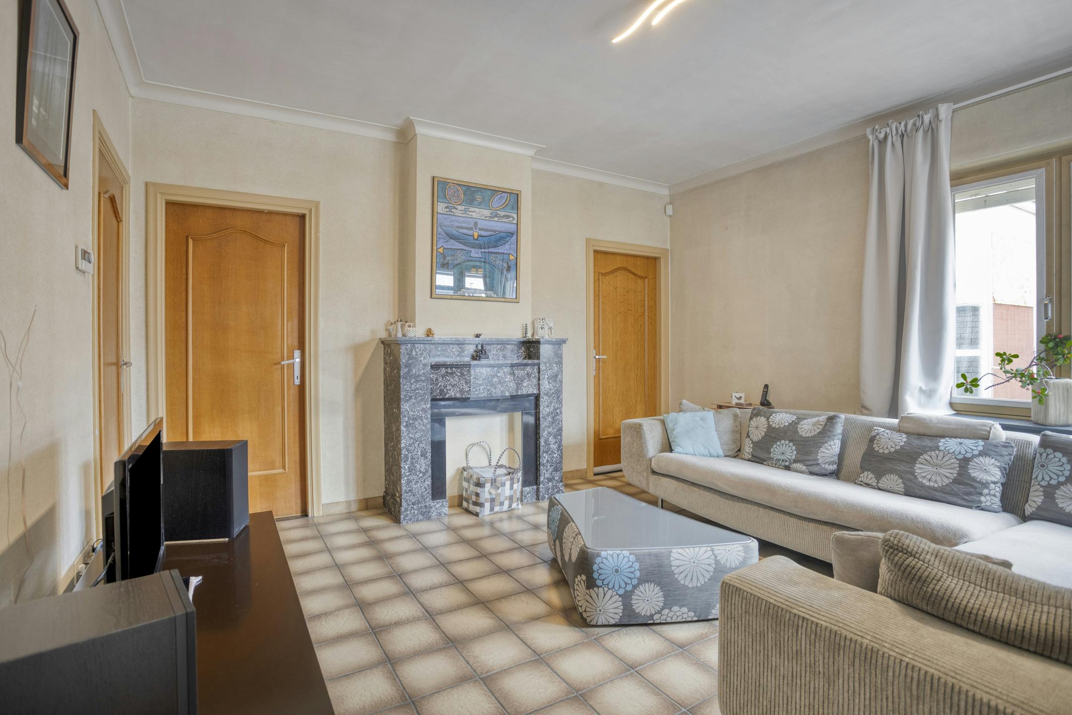 Riante, goed onderhouden woning te koop op verbindingsweg in Dilsen foto 3