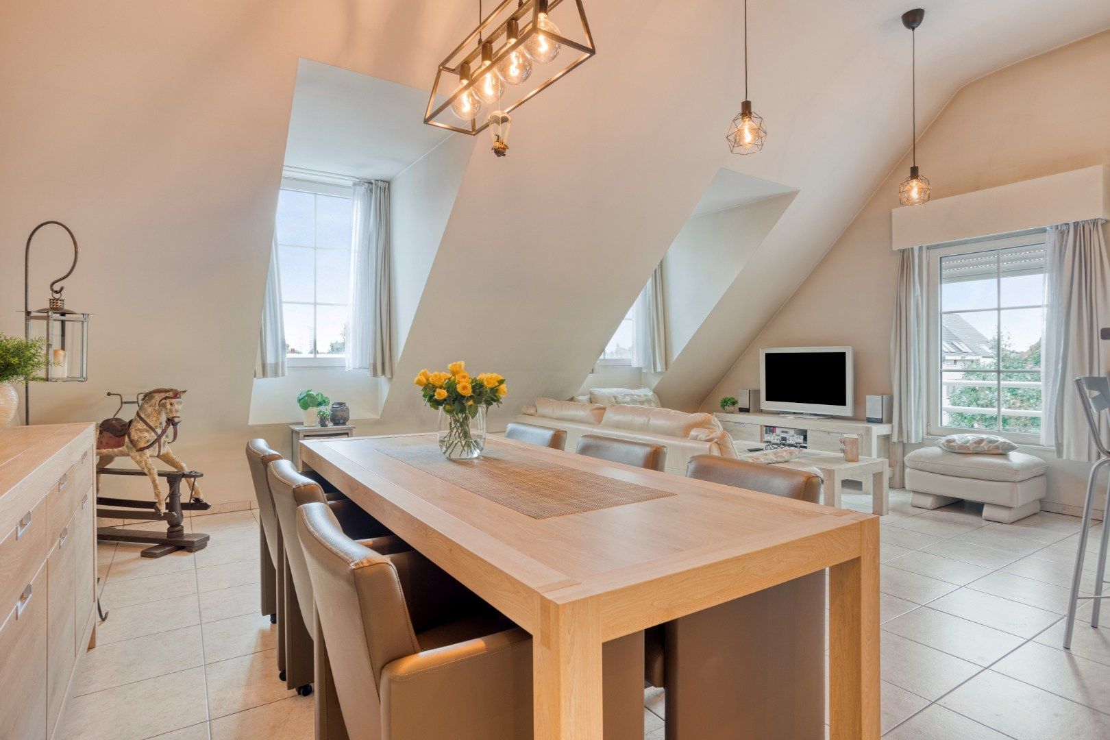 Stijlvol dakappartement met 2 slaapkamers en alle comfort foto 3