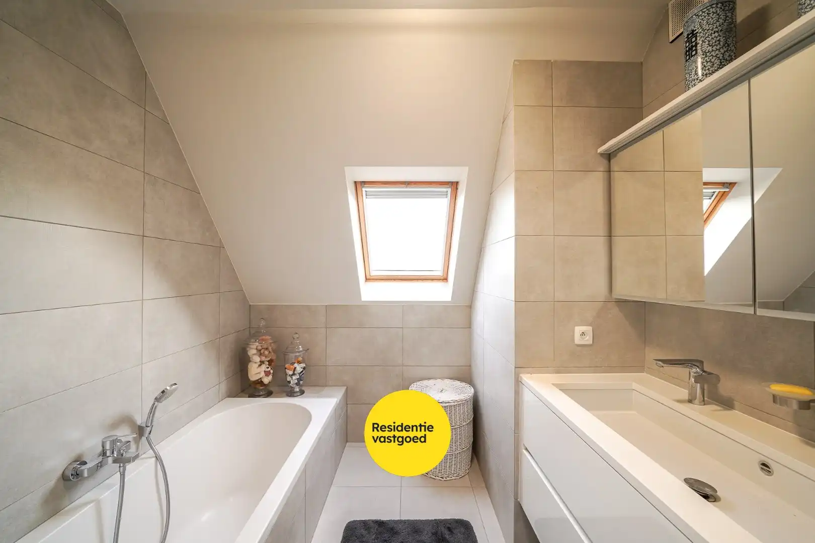 Recent duplex-appartement met open zicht op de vaart in Oudenburg foto 19