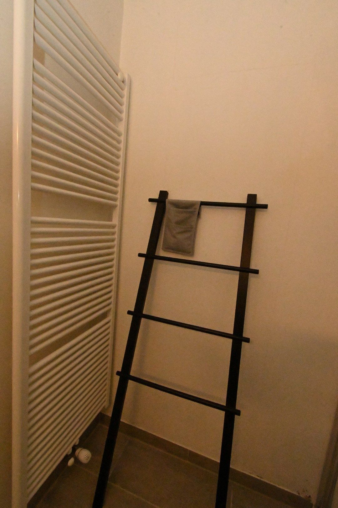 Dakappartement met 2 slaapkamers gelegen dorpskern Knesselare foto 16