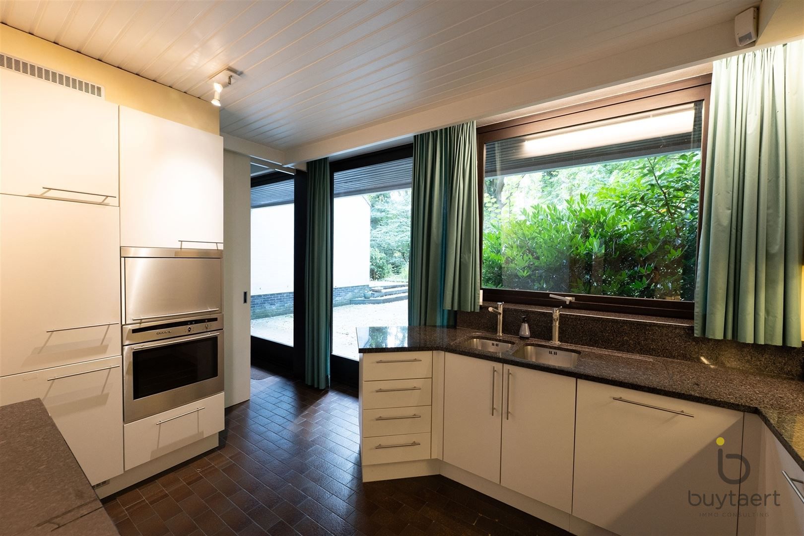 RUIMTE, LICHT ÉN KARAKTER: TE RENOVEREN 70’S VILLA MIDDEN IN HET GROEN! foto 19