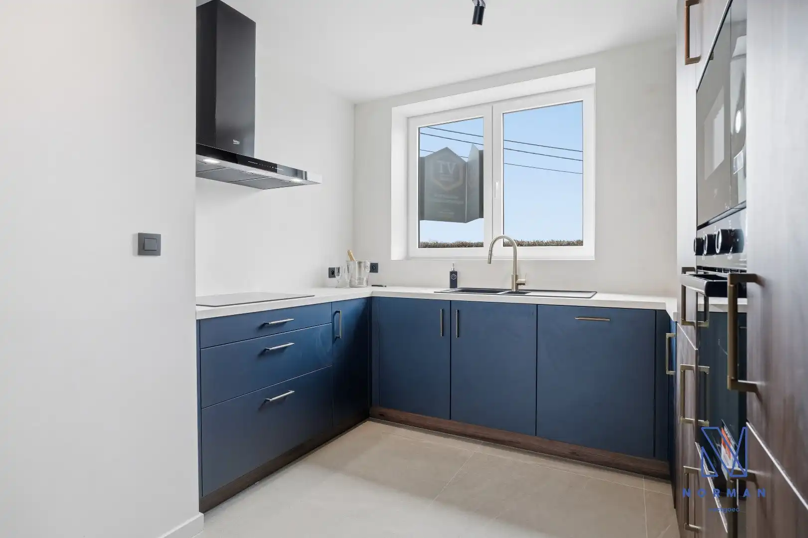 Instapklare, volledig gerenoveerde woning te koop met EPC A, uitgerust met zonnepanelen, drie slaapkamers en een aangelegde tuin. foto 11