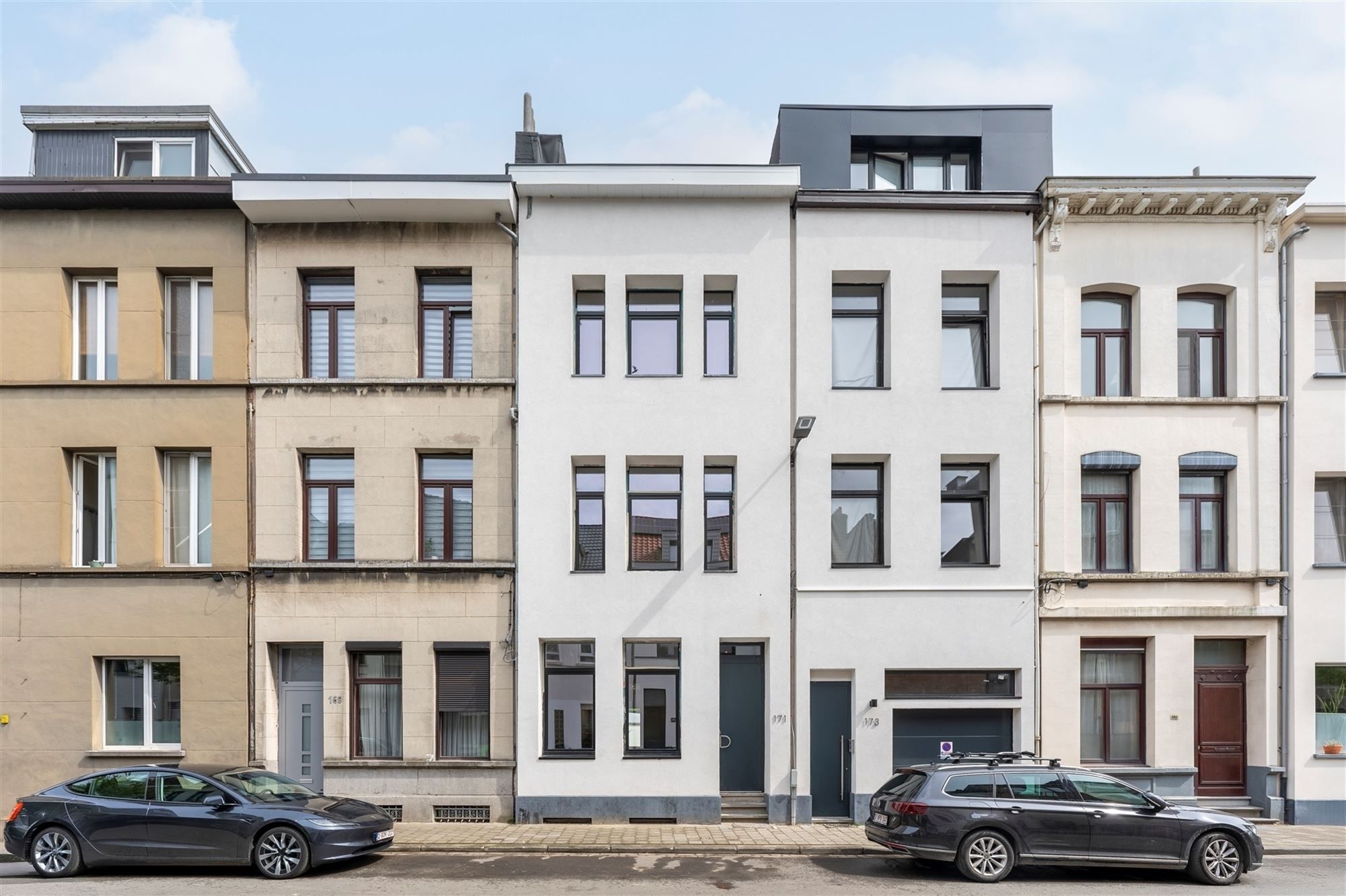 Ruime gerenoveerde woning met tuin foto 33
