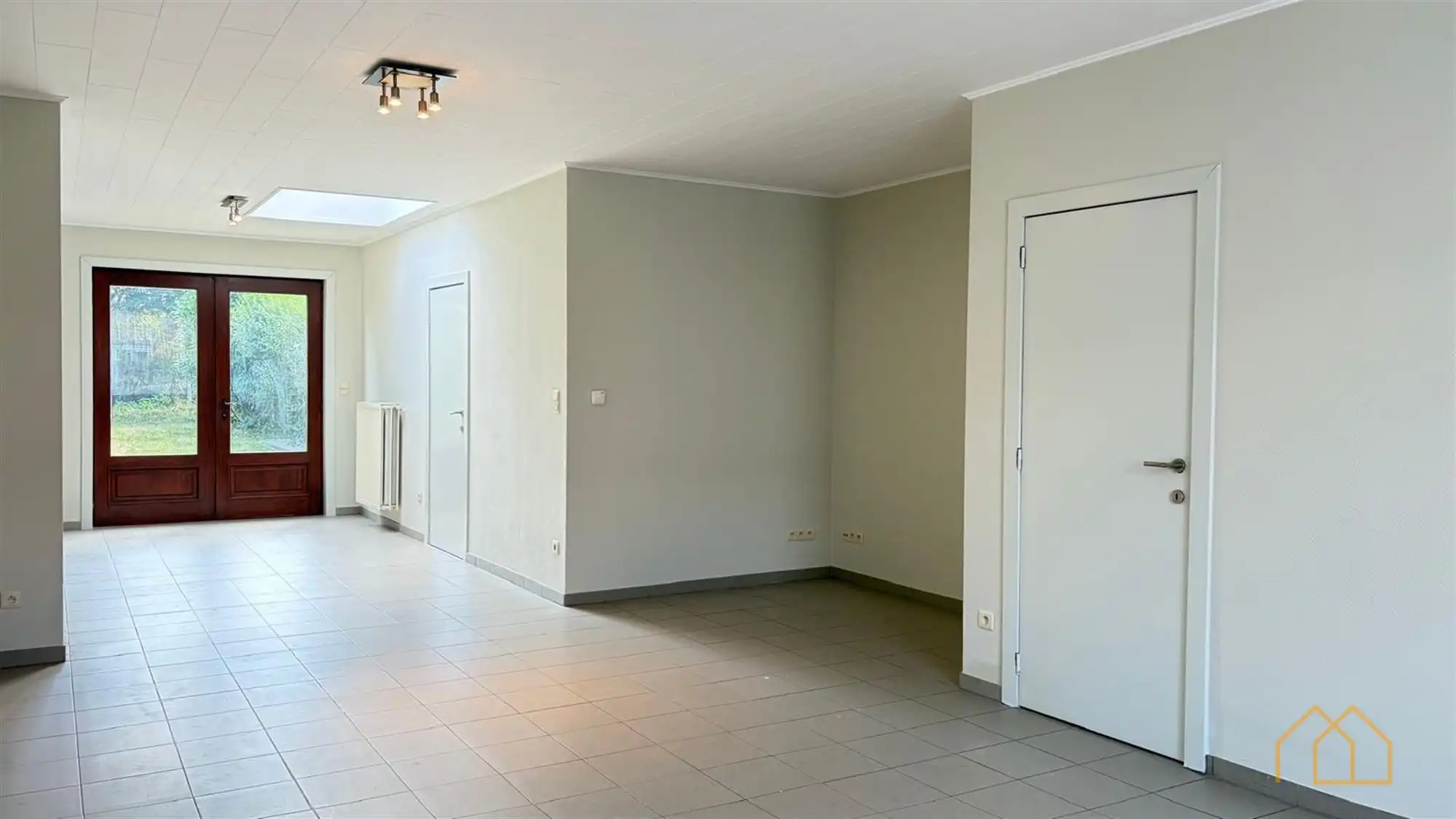 Gerenoveerde rijwoning met tuin foto 8