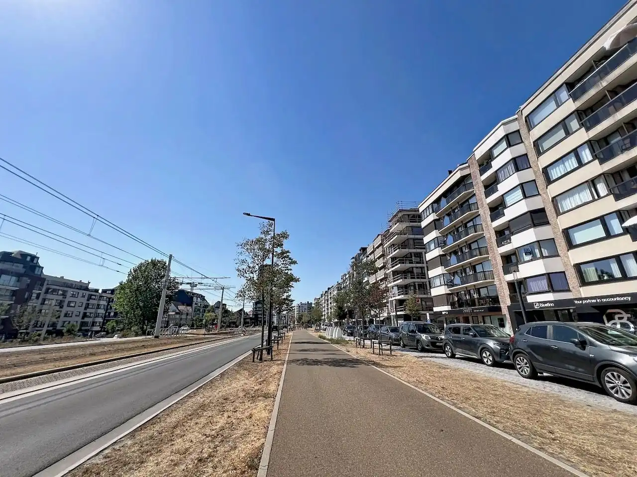 Tweede verblijf l gemeubeld twee slaapkamer appartement, gelegen op de Graaf d'Ursellaan. foto 3