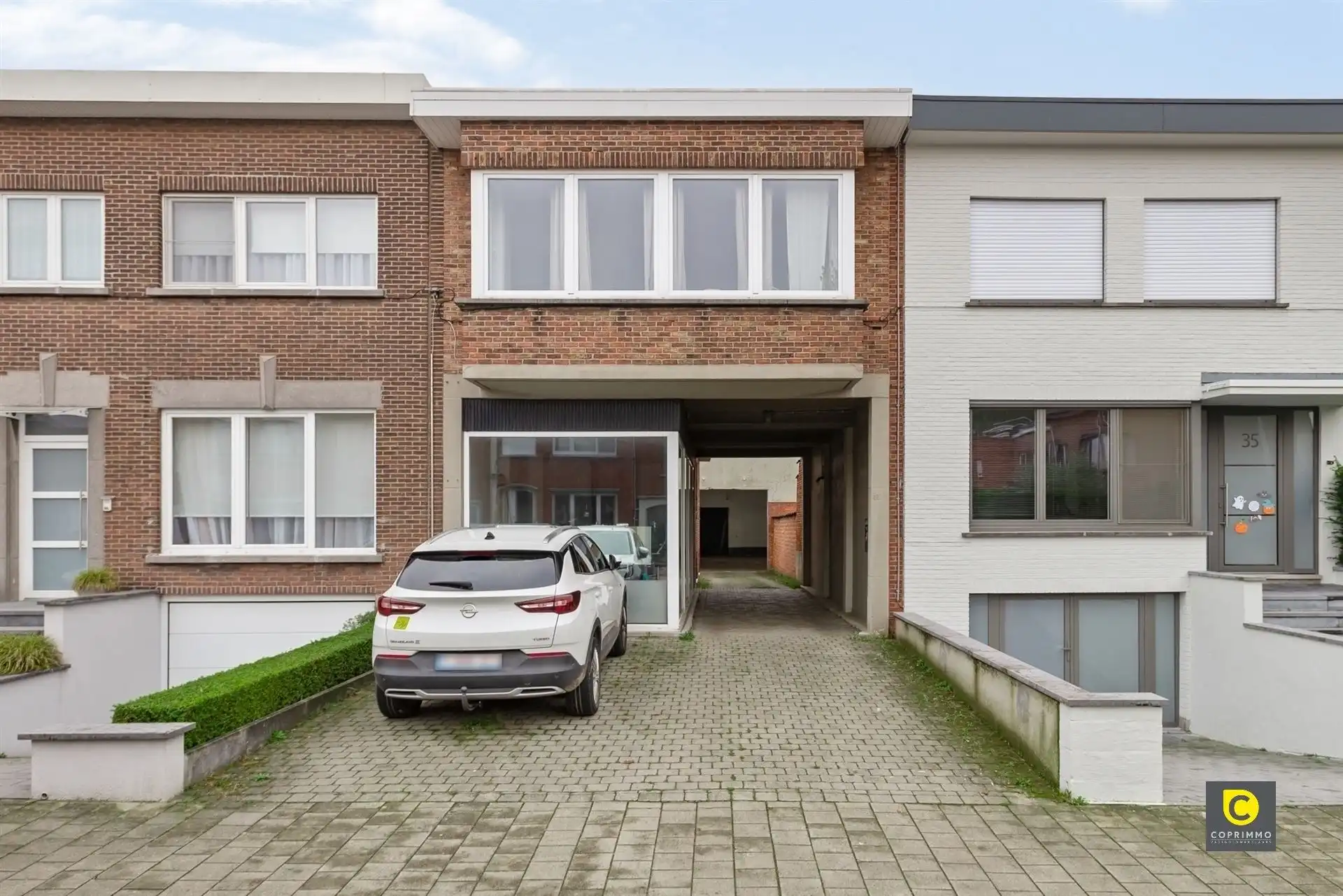 Unieke woning met 450 m² magazijn & showroom foto 10
