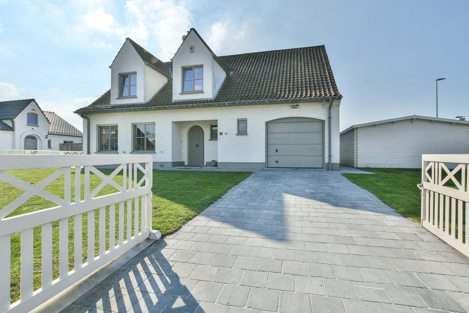 Prachtig gerenoveerde villa met charmante elementen in het centrum van Lissewege! foto 2