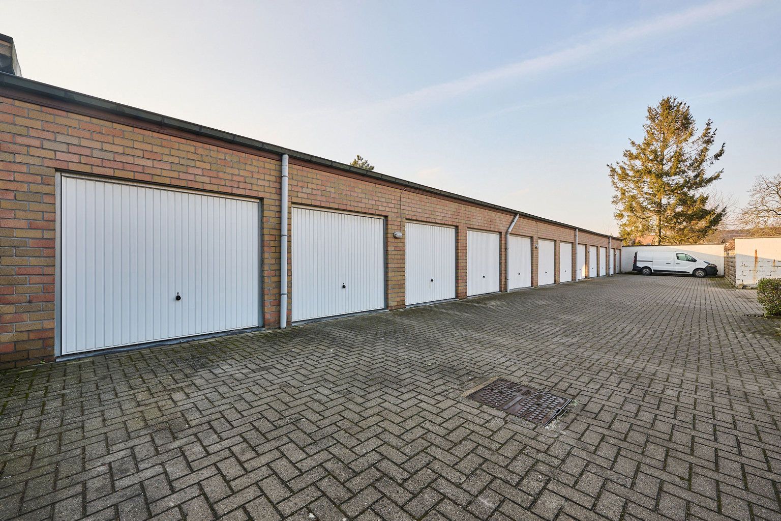 Garage te koop foto {{pictureIndex}}