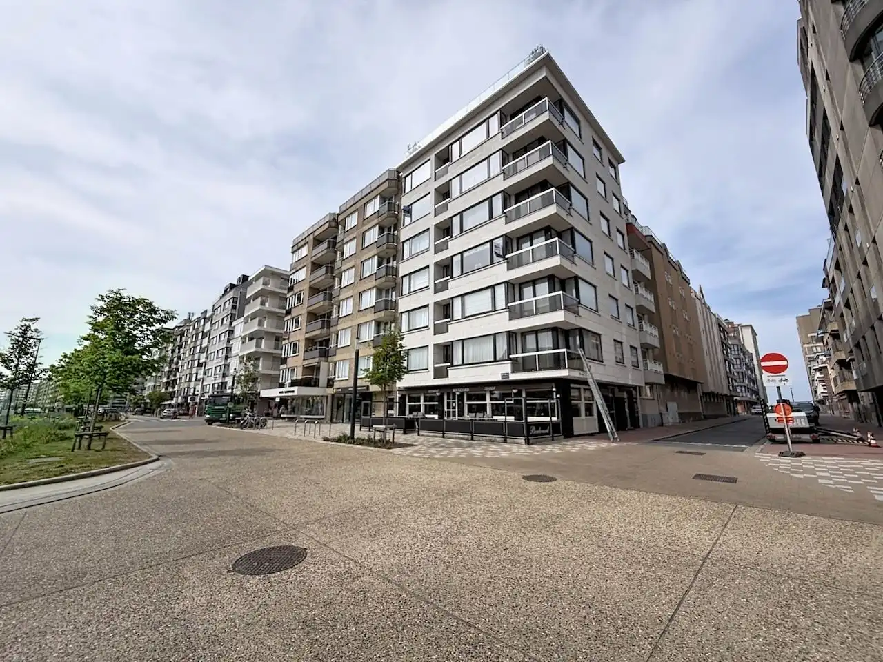 Compleet en smaakvol gerenoveerd één slaapkamer appartement met open zicht op de Graaf d'Ursellaan foto 14