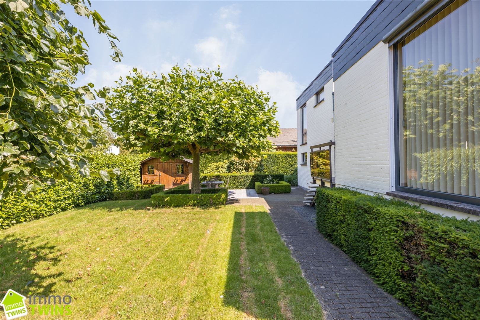 Gezellige villa met dubbele garage, prachtige tuin en oprit te Lokeren foto 7