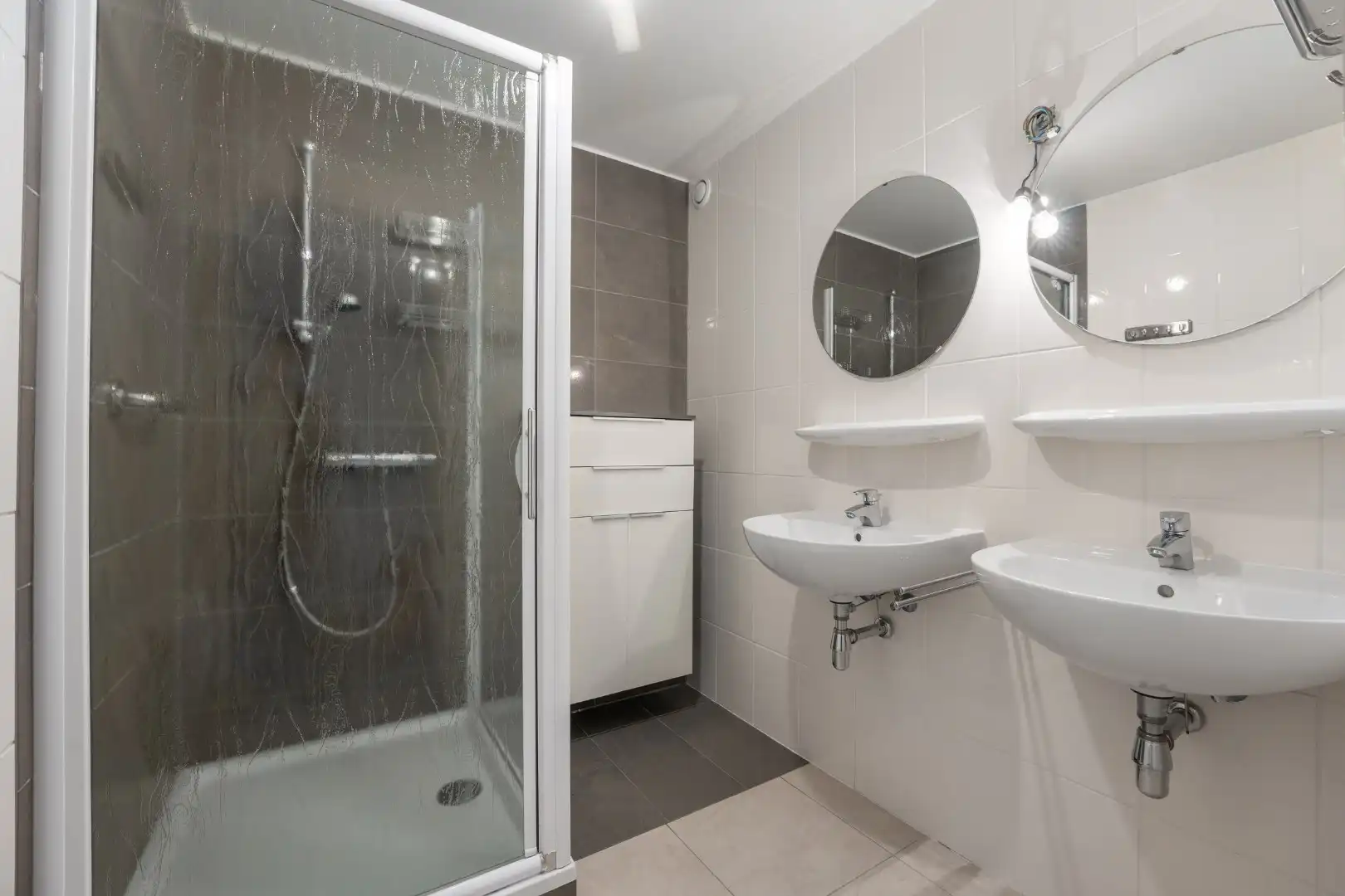 Prachtig en ruim 2 slaapkamerappartement te koop nabij de zeedijk foto 8