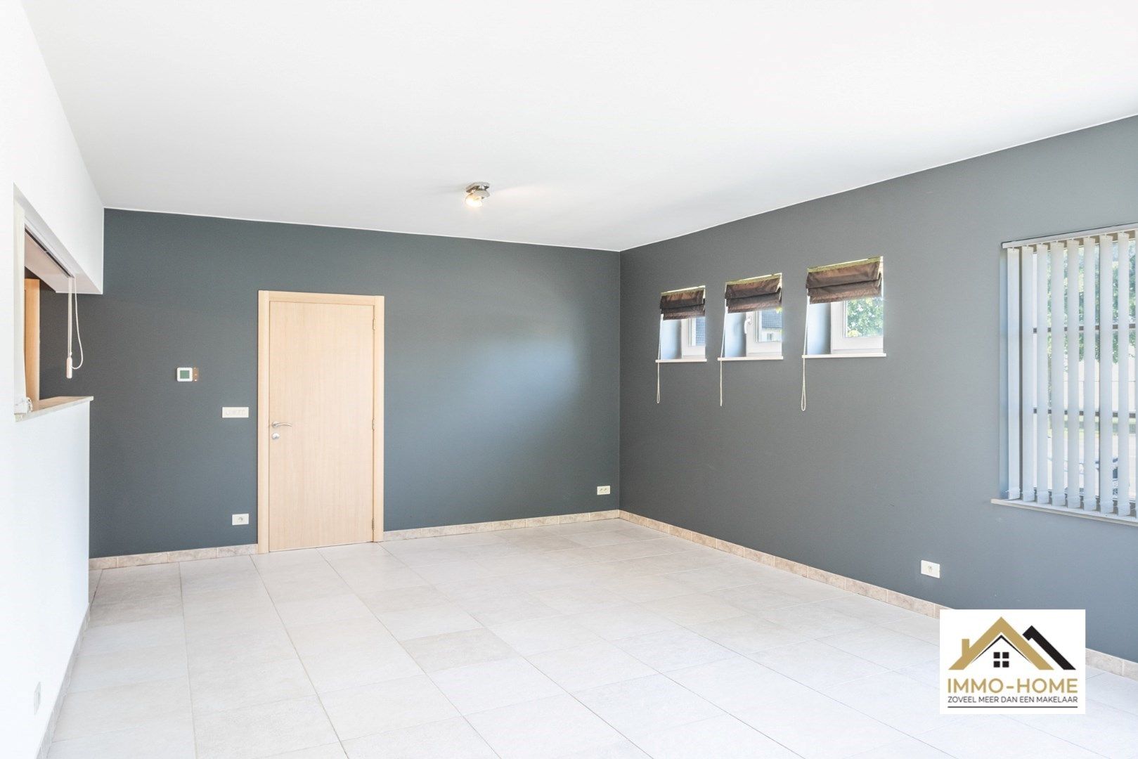 Eigendom( 2 appartementen) met loods en bijzonder veel potentieel foto 8