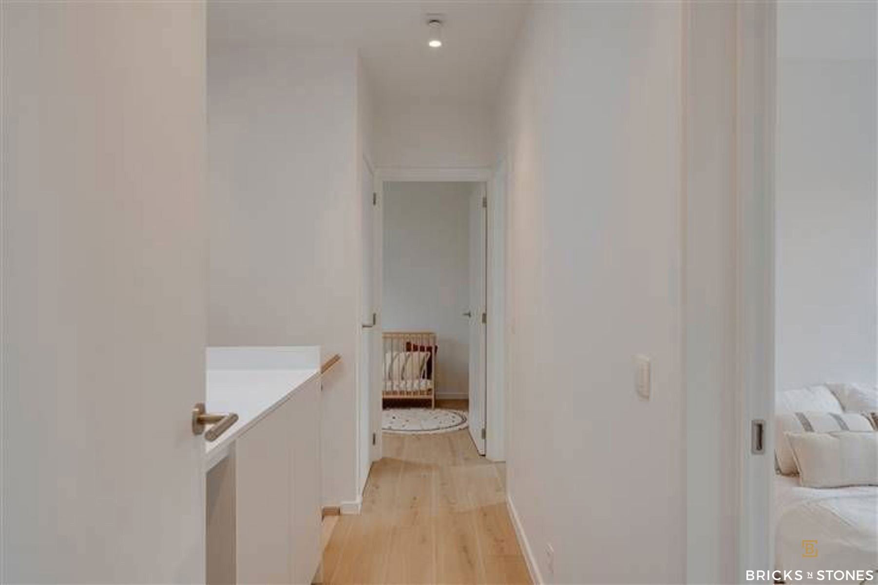 Nieuwbouwwoning met 4 slaapkamers en zonnige tuin foto 4
