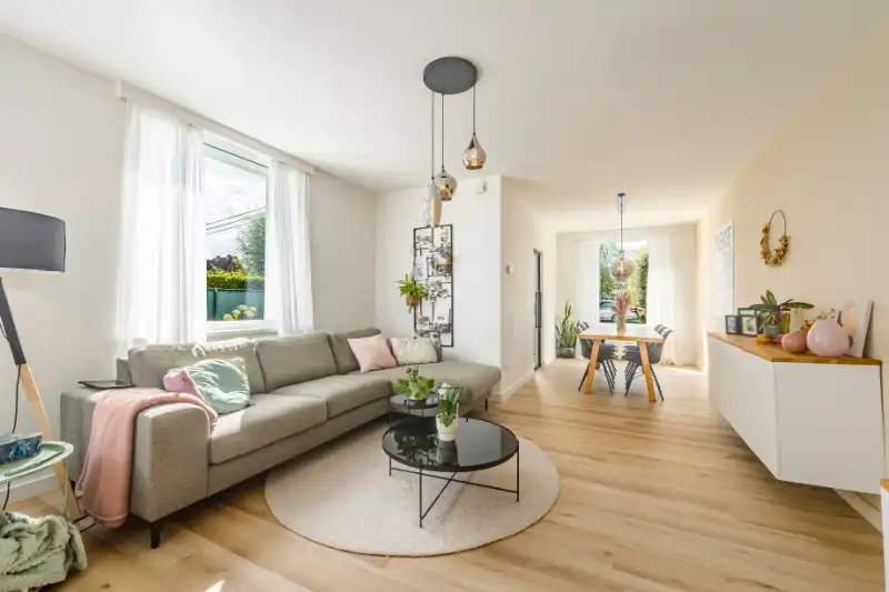Knap gerenoveerde instapklare HOB op 445m² aan de stadsrand foto 4