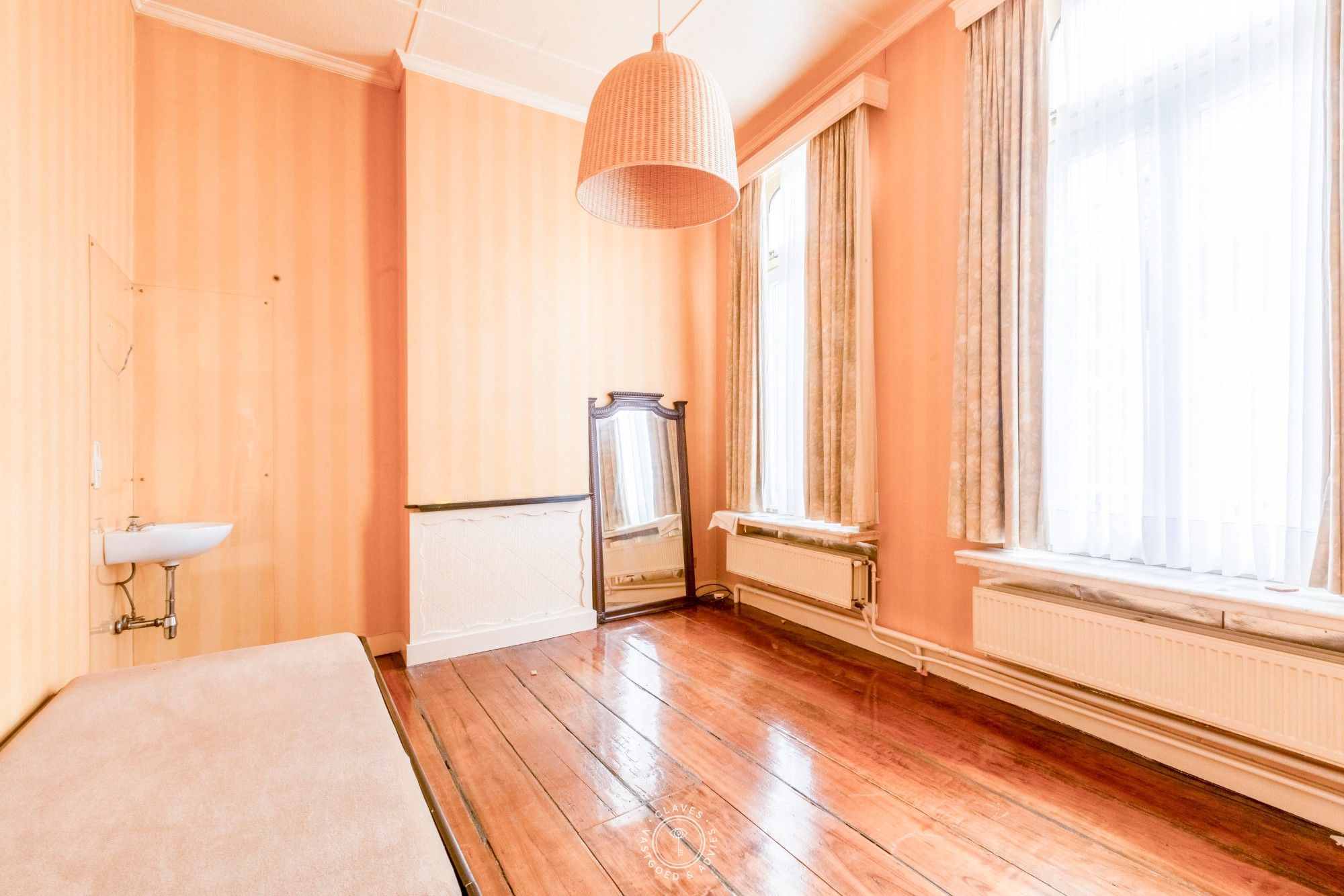 Statig herenhuis met karaktervolle elementen en polyvalent bijgebouw op royaal perceel foto 14