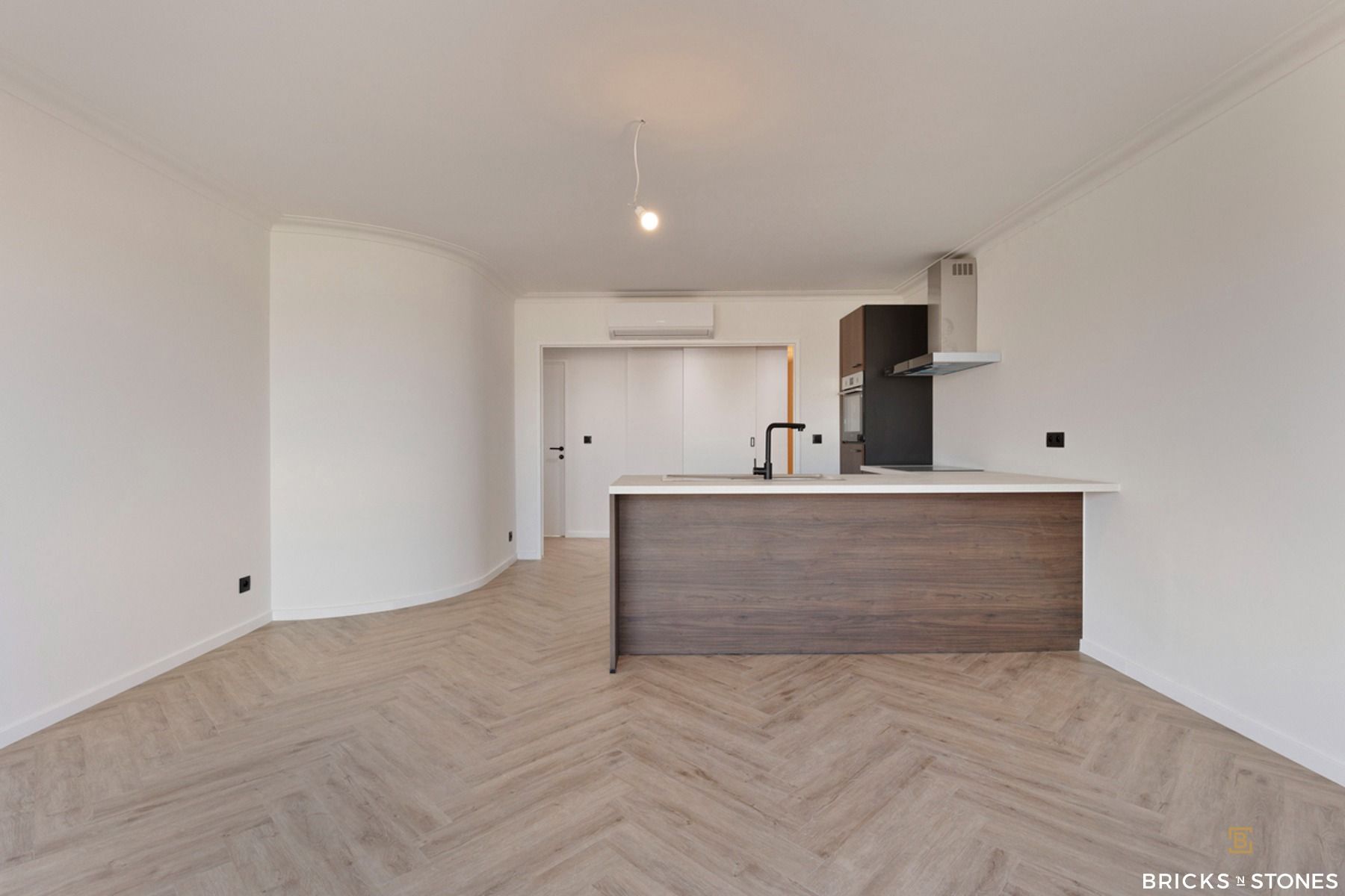 Gerenoveerd energiezuinig app met 3 slaapkamers en terras. foto {{pictureIndex}}