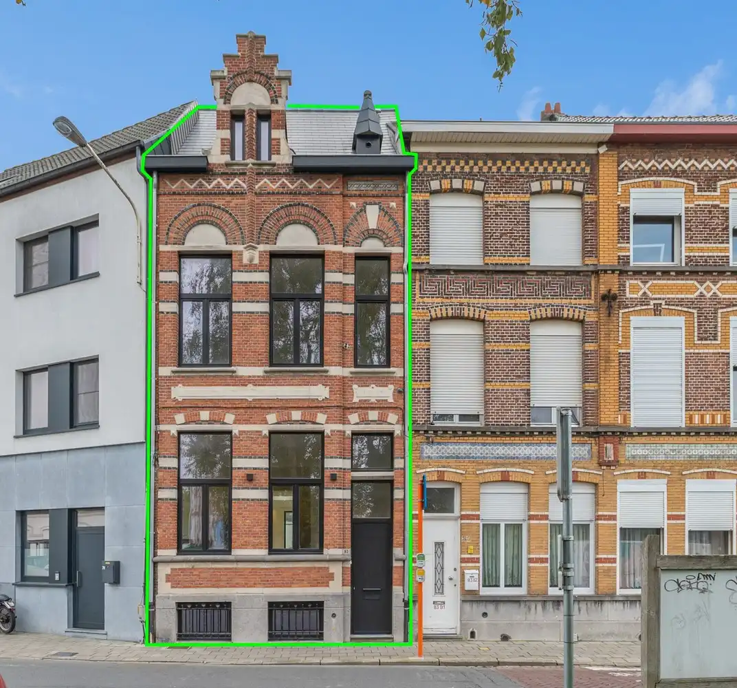 Volledig gerenoveerde woning met 3 slaapkamers op centrale ligging te Lier foto {{pictureIndex}}