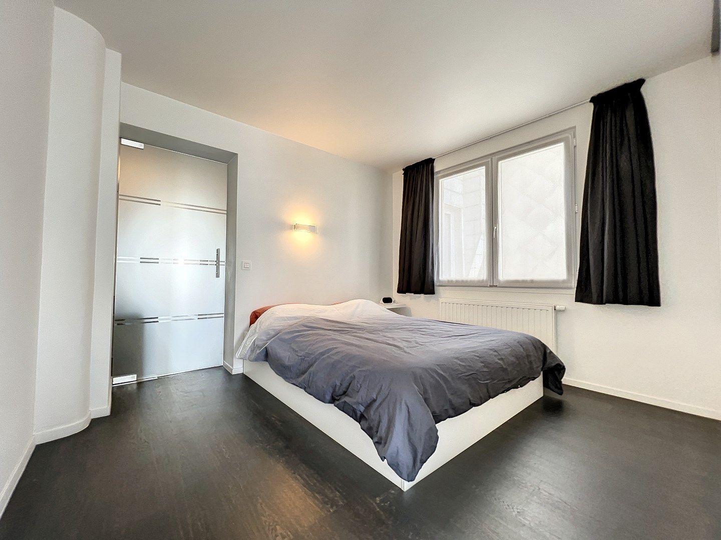 Prachtig vernieuwd 3-slaapkamer appartement met frontaal zicht op zee foto 20