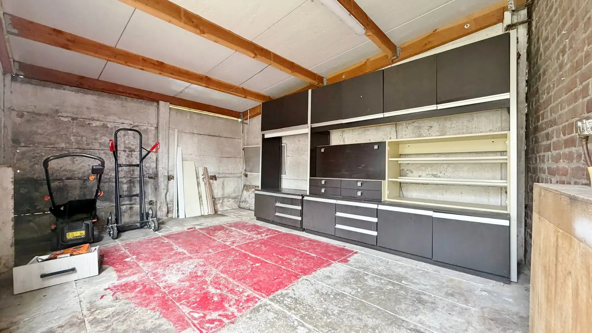 Charmante rijwoning met zonnige tuin in het rustige Woesten foto 15